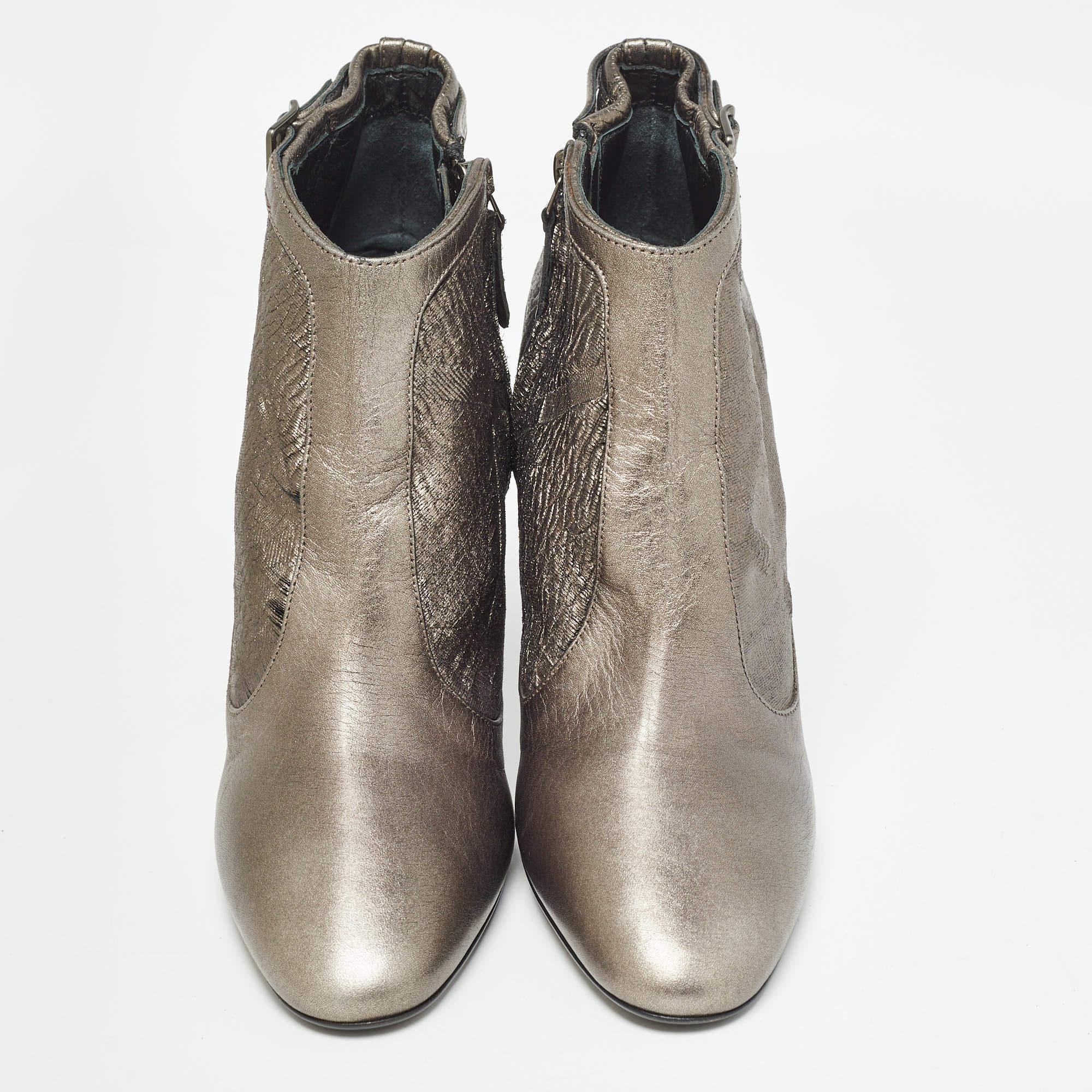 Gray Burberry Grey Leather and Velvet Buckle Detail Round Toe Ankle Boots Size 40 For Sale