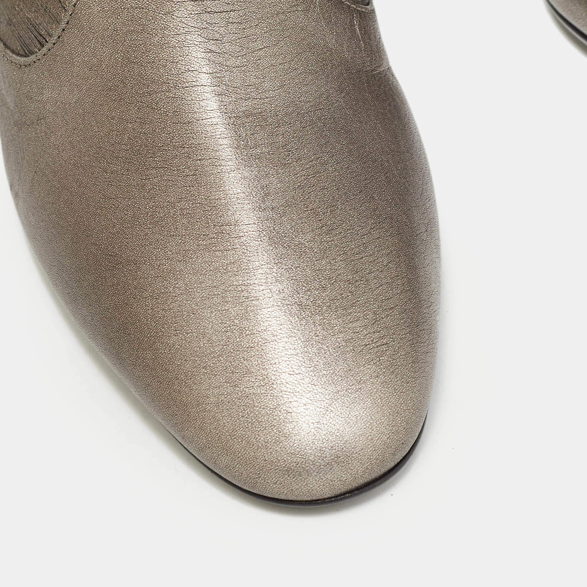 Burberry Grey Leather and Velvet Buckle Detail Round Toe Ankle Boots Size 40 For Sale 2