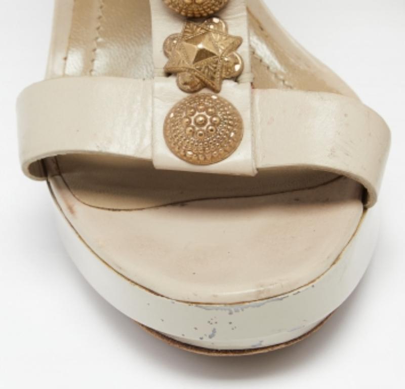 Women's Burberry Grey Leather Embellished T-Strap Platform Sandals Size 38 For Sale