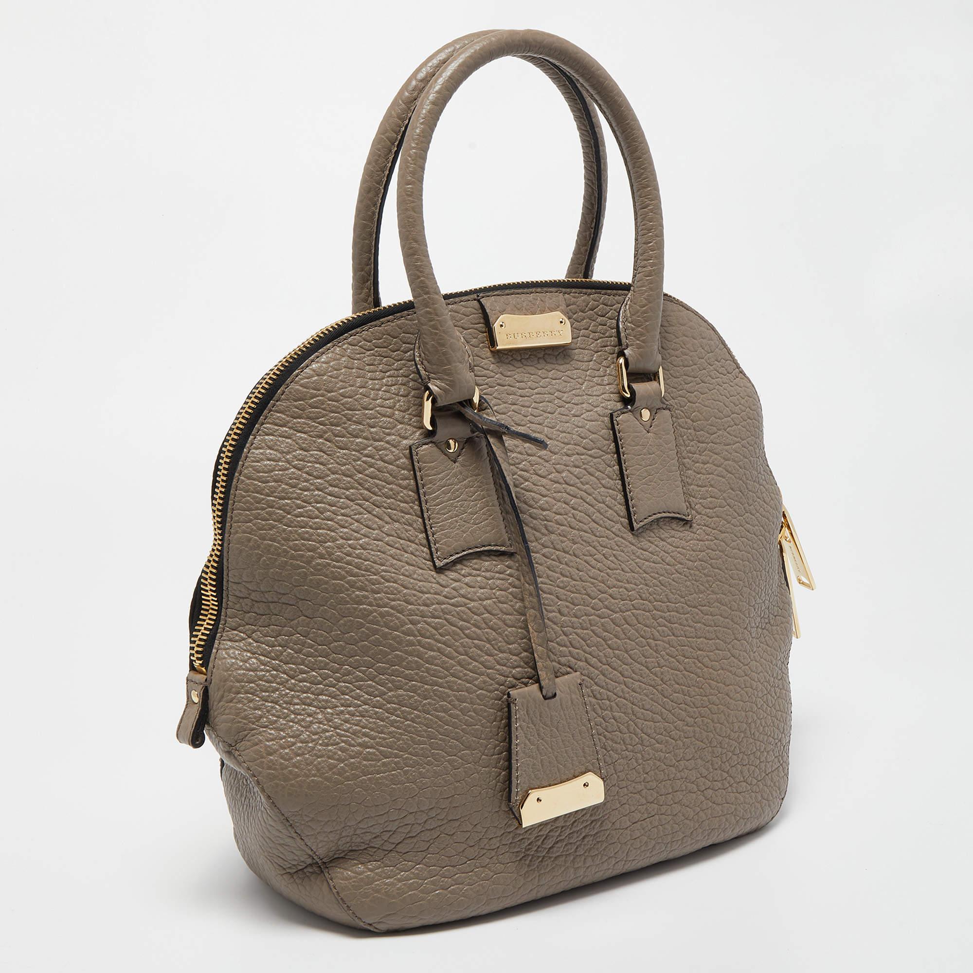 Functional and stylish, this designer label's collections capture the effortless, elegant finesse of the modern woman. Crafted from quality materials, this chic bag is easy to carry and can fit in your daily essentials effortlessly.

