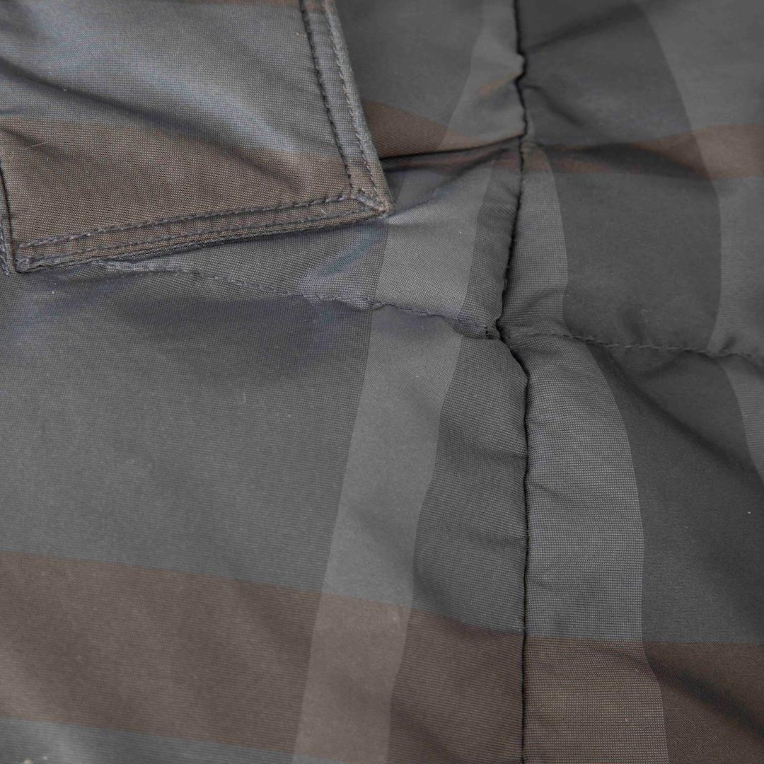 Noir Burberry - Manteau long à carreaux Nova gris, taille M en vente
