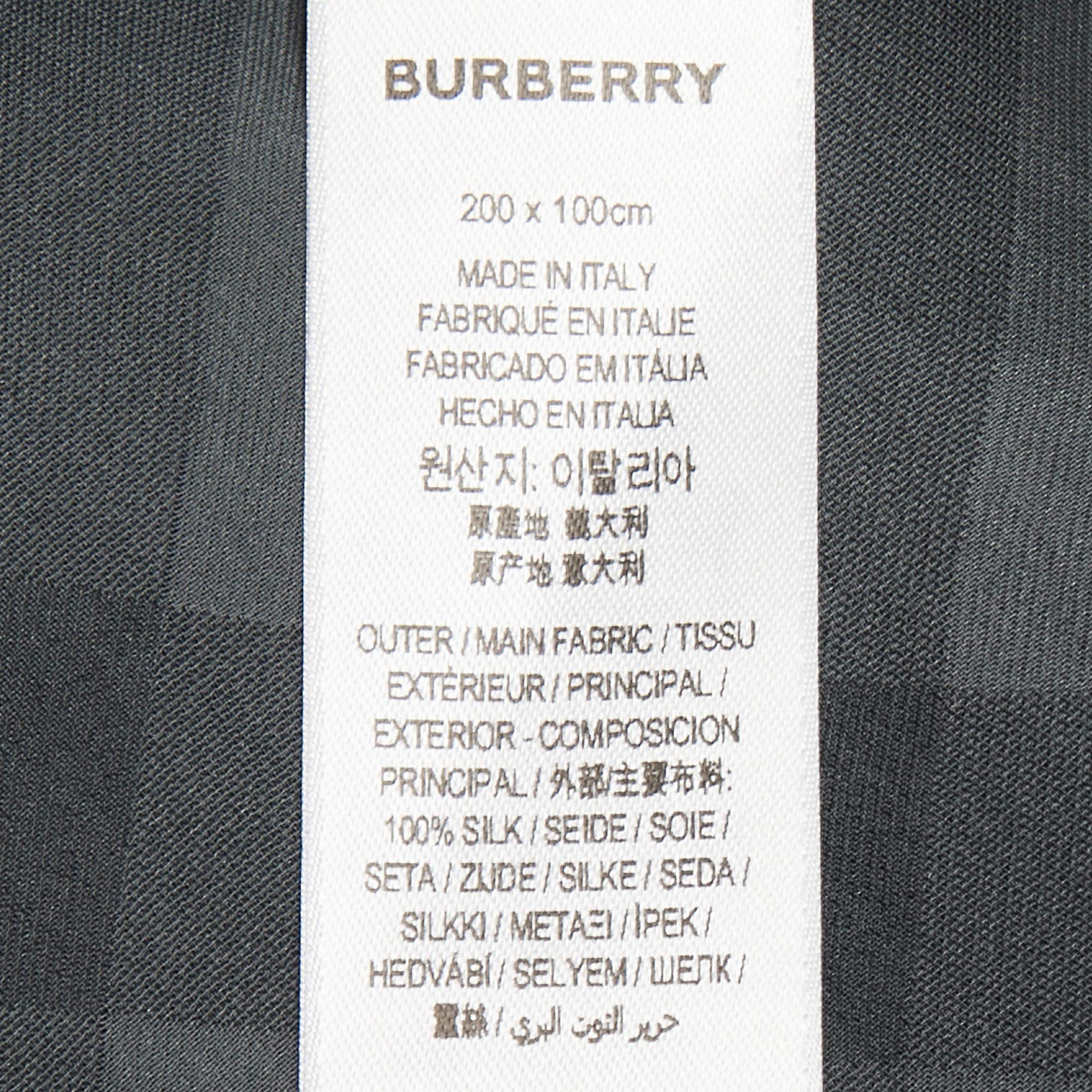 Burberry Grey Silk Argyle Stole In Excellent Condition In Dubai, Al Qouz 2
