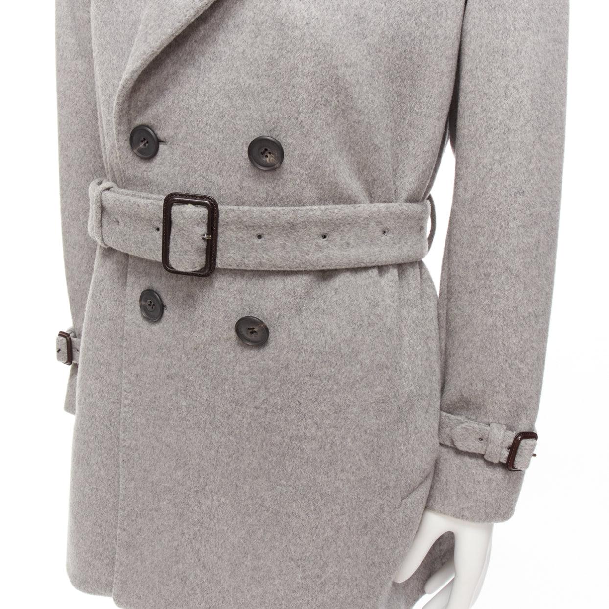 BURBERRY grey virgin wool cashmere logo horn button trench coat IT48 M
Reference: YIKK/A00032
Brand: Burberry
Material: Virgin Wool, Cashmere
Color: Grey, Brown
Pattern: Solid
Closure: Button
Lining: Grey Fabric
Extra Details: Belted. Back yoke.