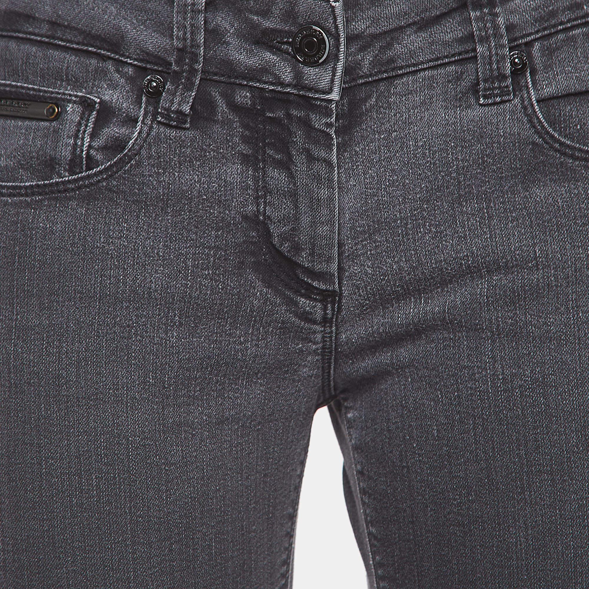 Noir Burberry Jeans à jambes évasées grises taille M 30'' en vente