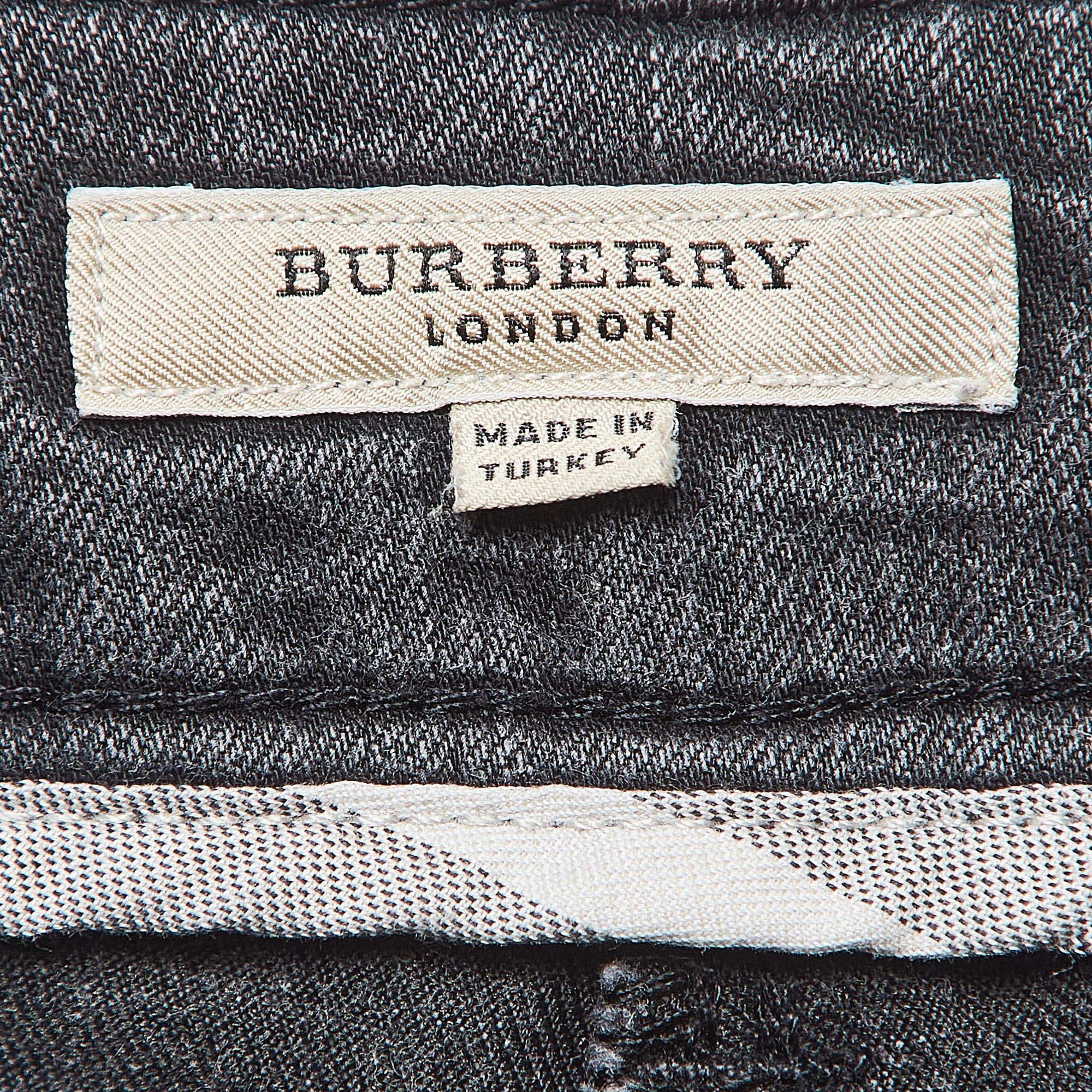 Burberry Jeans à jambes évasées grises taille M 30'' Bon état - En vente à Dubai, Al Qouz 2