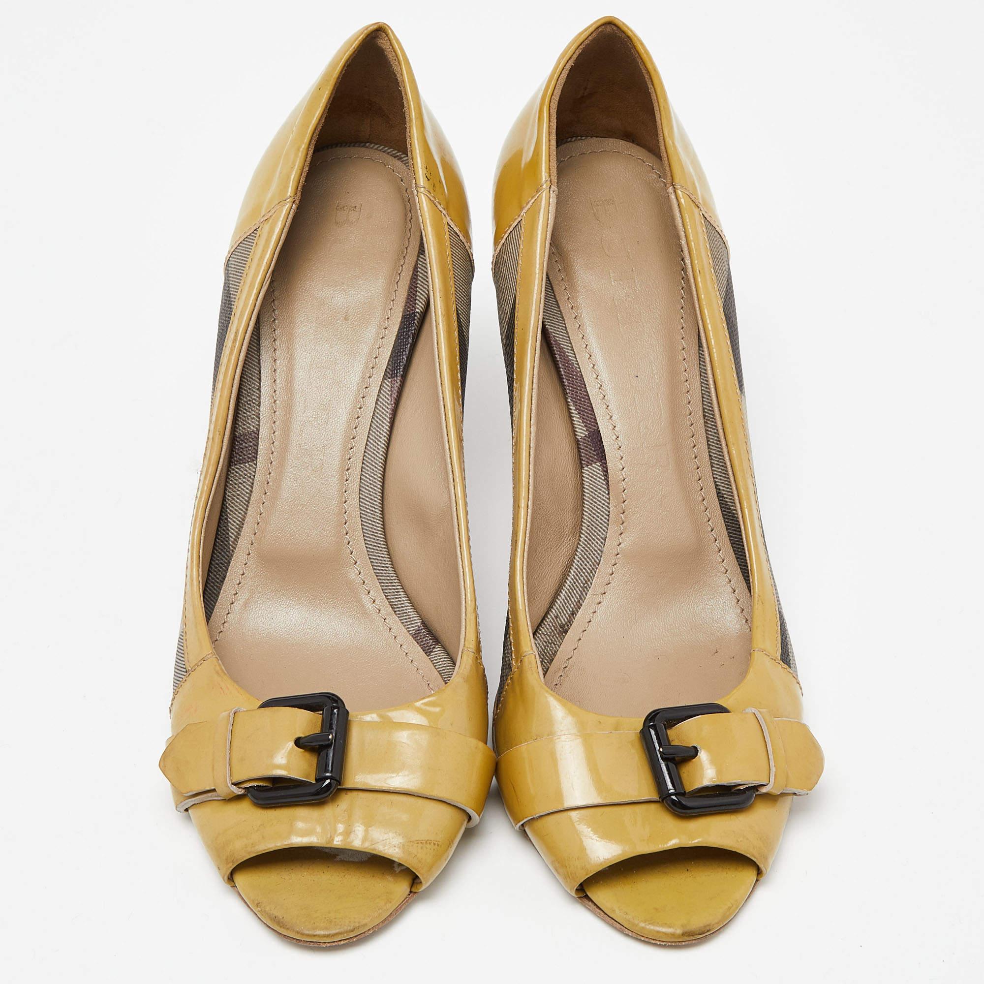 Brown Burberry Grey/Yellow Smoked Check PVC and Patent Leather Open Toe Pumps Size 39 For Sale