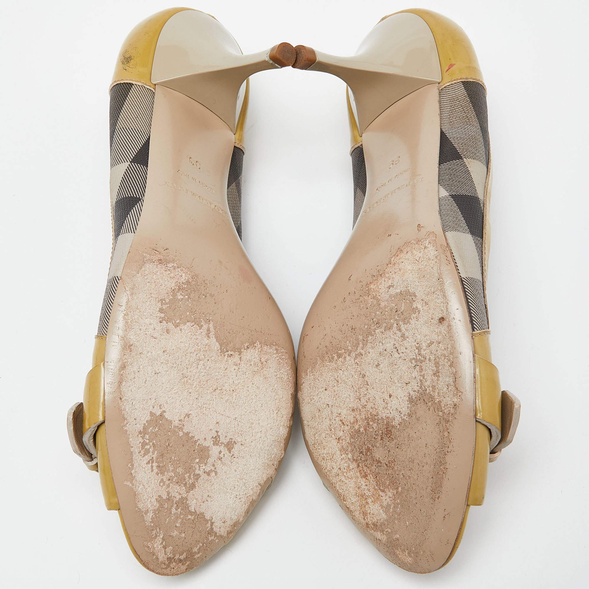 Burberry Grey/Yellow Smoked Check PVC and Patent Leather Open Toe Pumps Size 39 For Sale 1