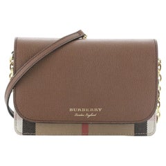 Burberry Hampshire Brieftasche auf Kette Leder und House Check Canvas