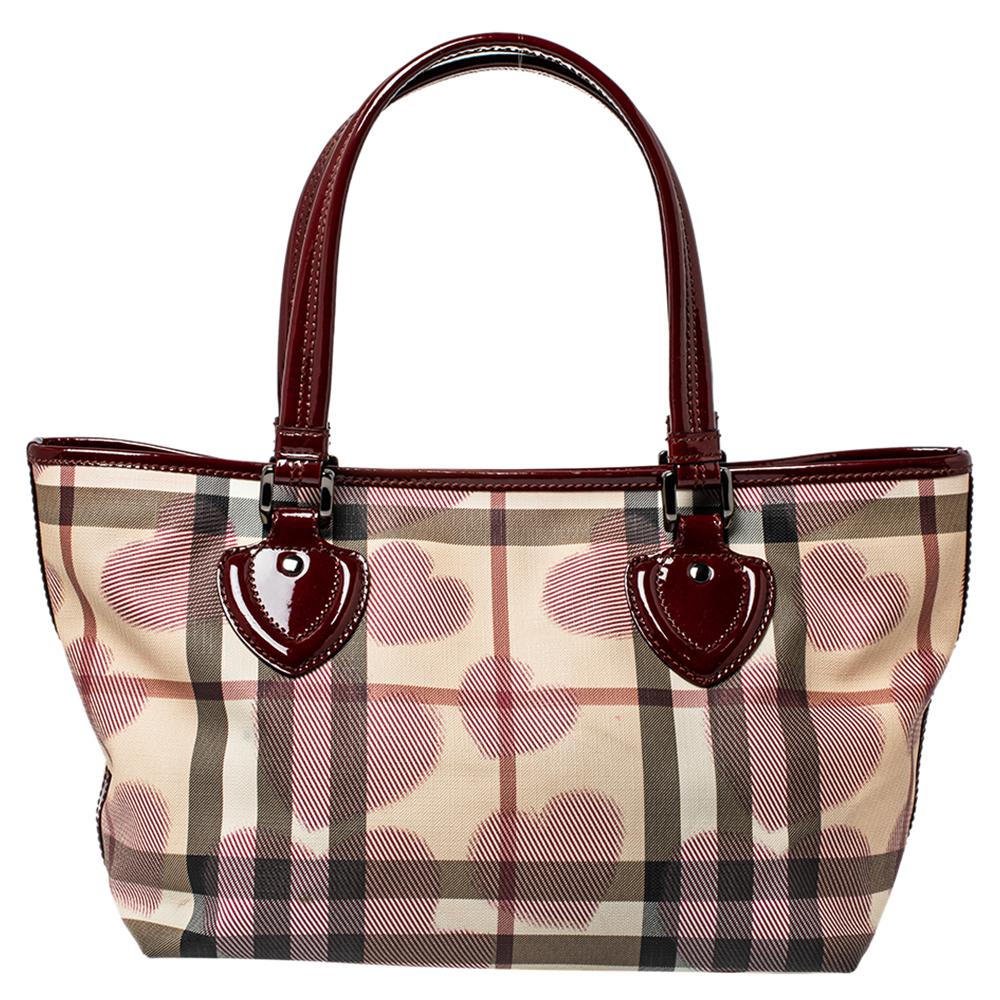 Burberry outlet heart purse
