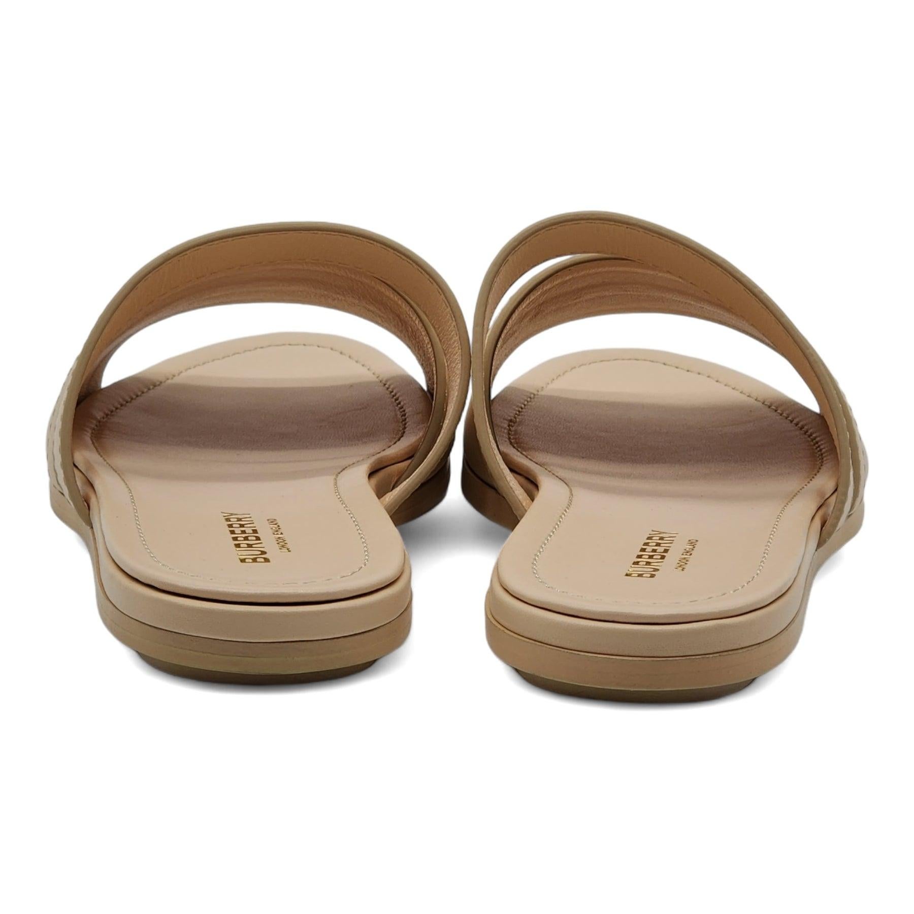 Burberry Honour flache Ledersandalen in blassem Pfirsich (Braun) im Angebot