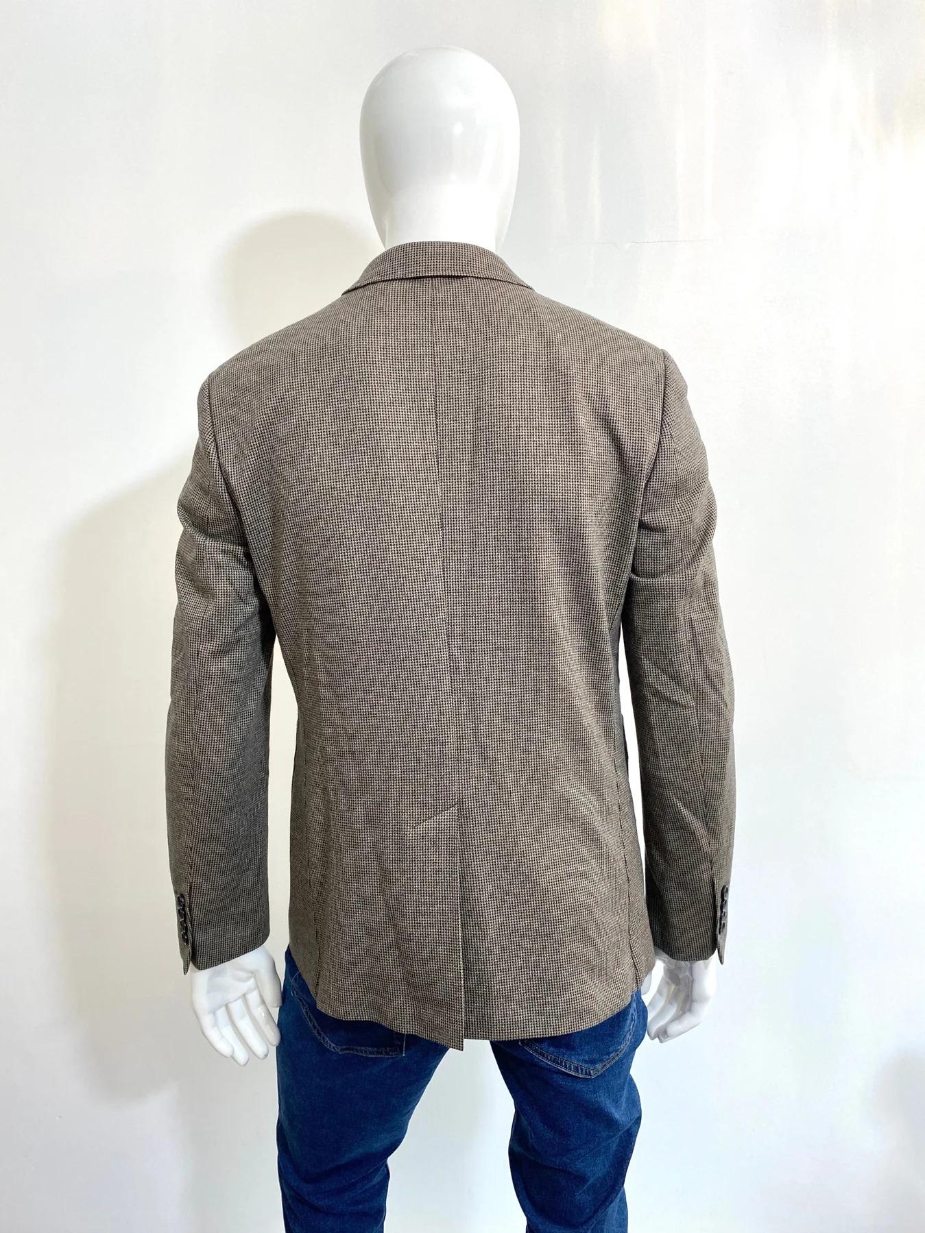 Burberry Houndstooth Jacket

55% Cotton and 45% Wool. Single breasted in brown and beige tones, fully lined. Button up closure and cuffs with signature logo buttons. Two open hip pockets and a single chest pocket.

Additional information:
Size –
