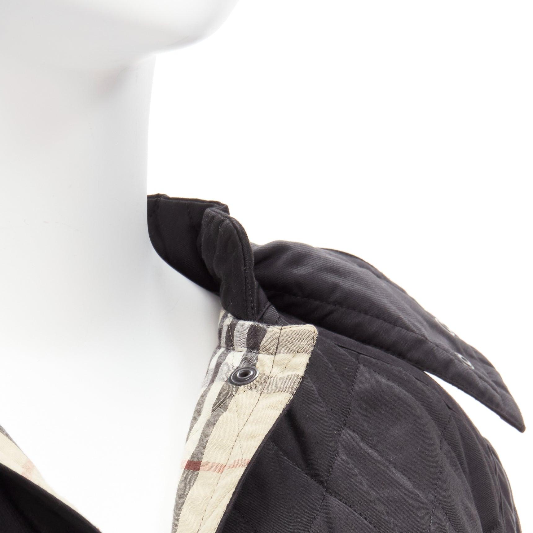 Burberry Veste à capuche en coquille matelassée, doublée de carreaux et de diamants noirs, House Check en vente 4