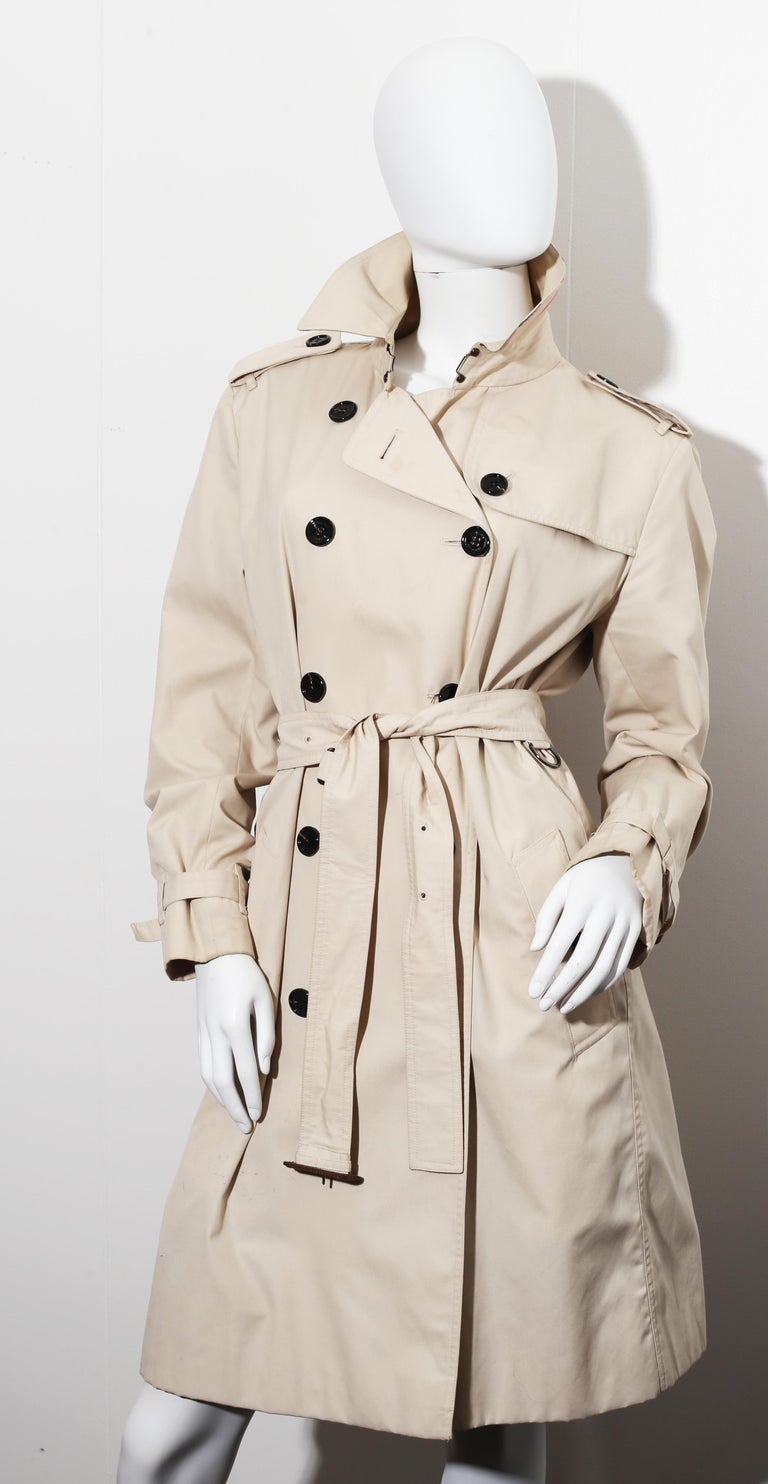 Burberry Icon Gabardine Trench Coat in kight beige size 12 UK For Sale at  1stDibs