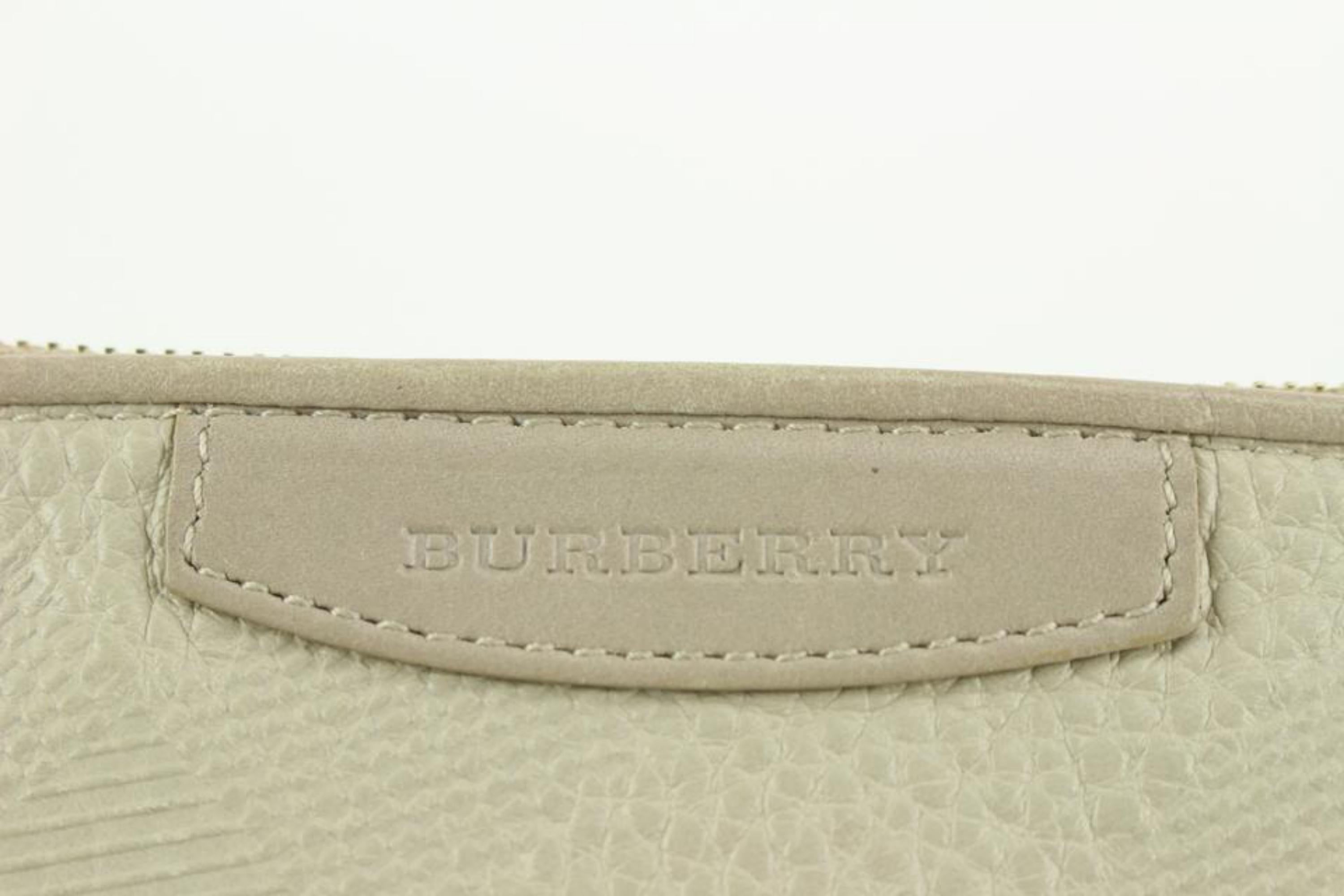 Burberry Ivory Check Embossed Toiletry Cosmetic Pouch 1220b46 In Good Condition For Sale In Dix hills, NY