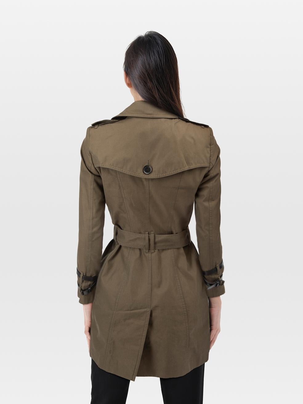 CONDITION is Very Good. Hardly any visible wear to the coat is evident on this used Burberry designer resale item.
 
 
 
 Details
 
 
 Khaki
 
 Cotton
 
 Coat
 
 Mid length
 
 Long sleeves
 
 Shoulder pads
 
 Double breasted
 
 Button up fastening

