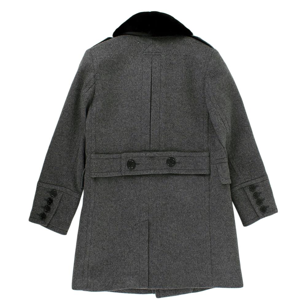 Burberry Grey Wool & Cashmere Mink Fur Collar Coat 

-Made of extra soft wool and cashmere 
-Classic double breasted cut 
-Luxurious detachable mink fur collar 
-Pockets to the front 
-Branded full lining
-Slit to the back 
-Belt to the back