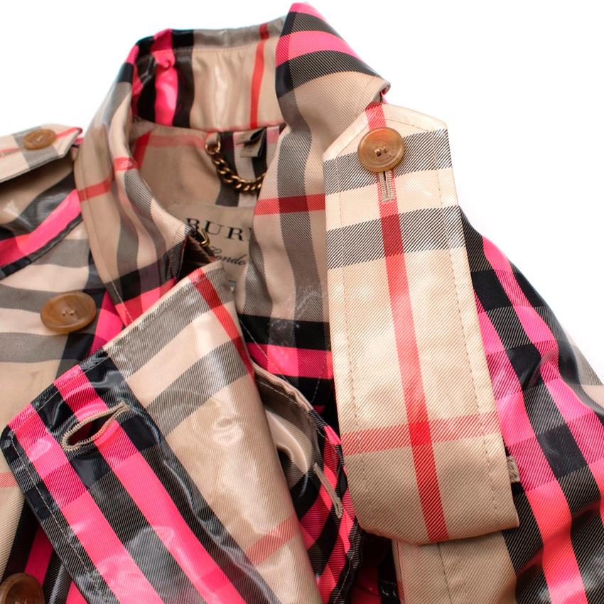 Burberry Laminated Neon Pink House Check Trench Coat In Excellent Condition For Sale In London, GB