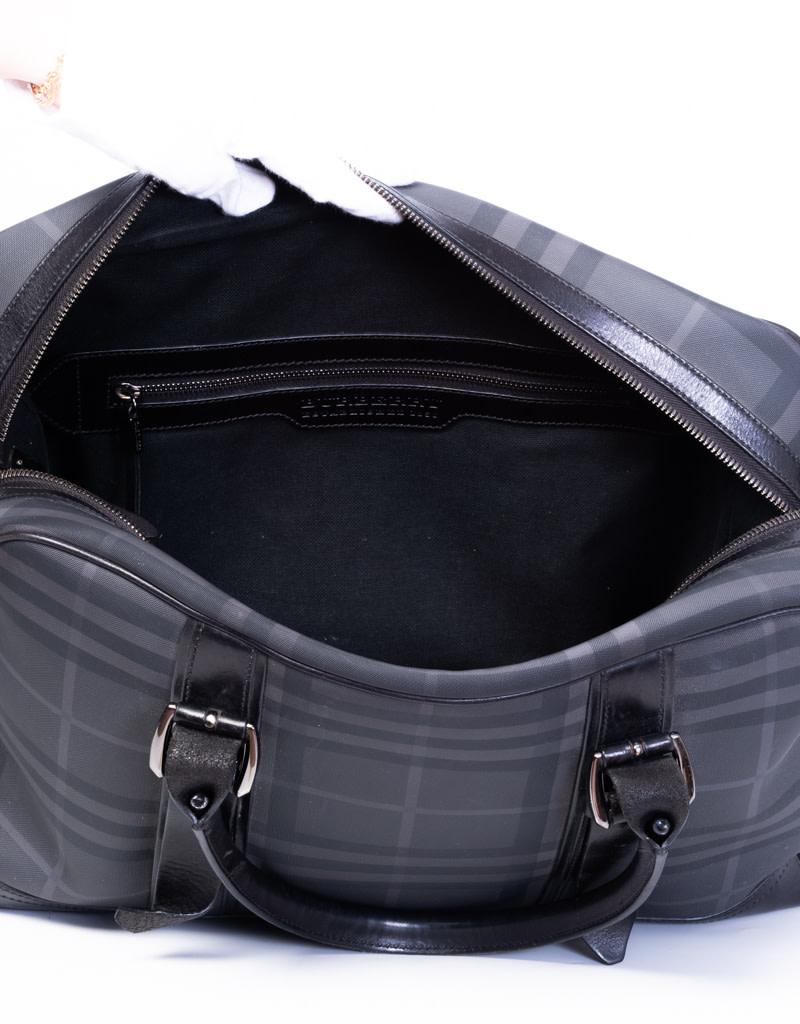 Bolso maletín grande Burberry London negro a cuadros en Excelente Estado en Montreal, Quebec