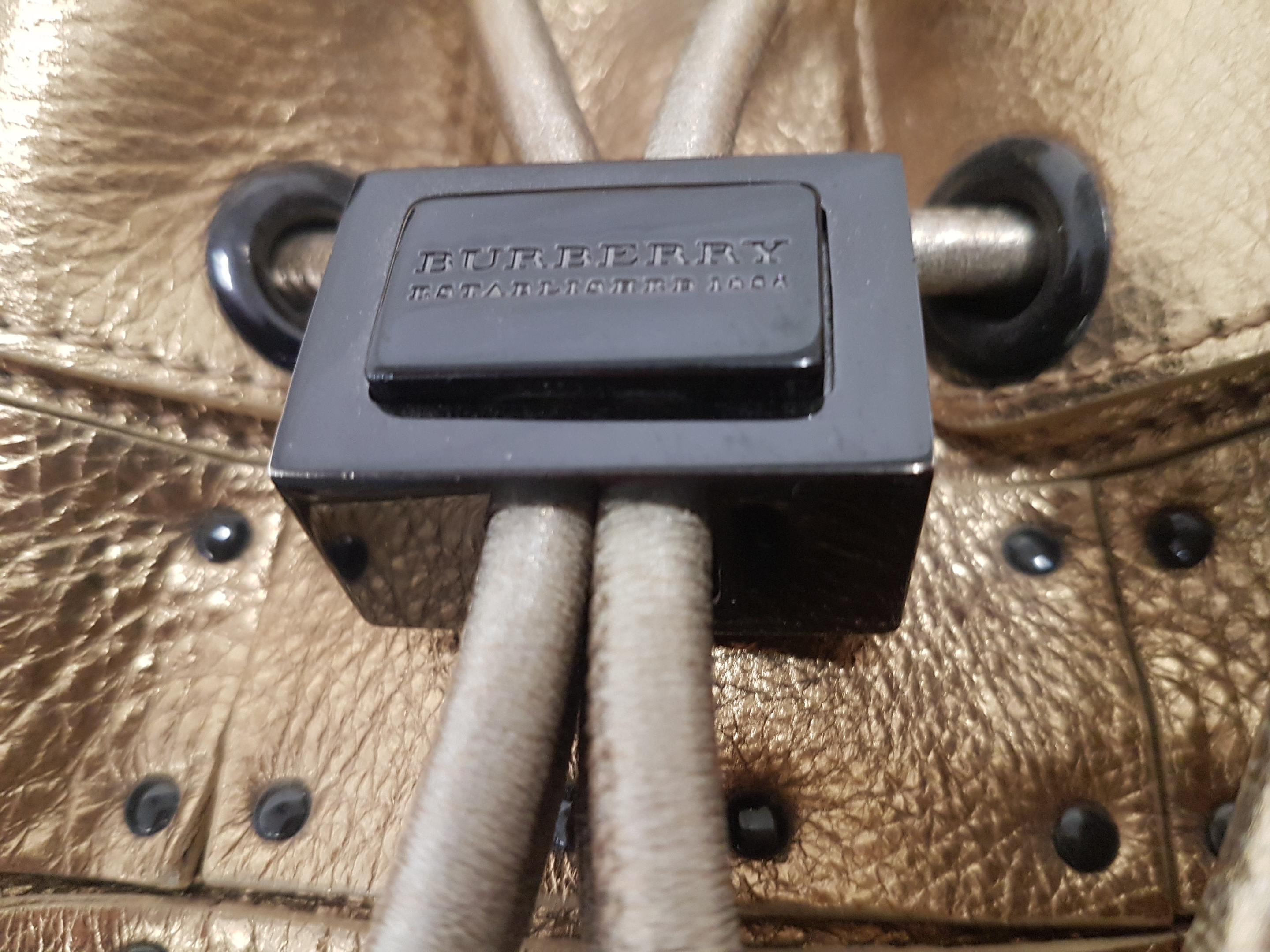 Beautiful Burberry Leather Bag with Straps. Detachable Shoulder Straps
Color: Golden Bronze