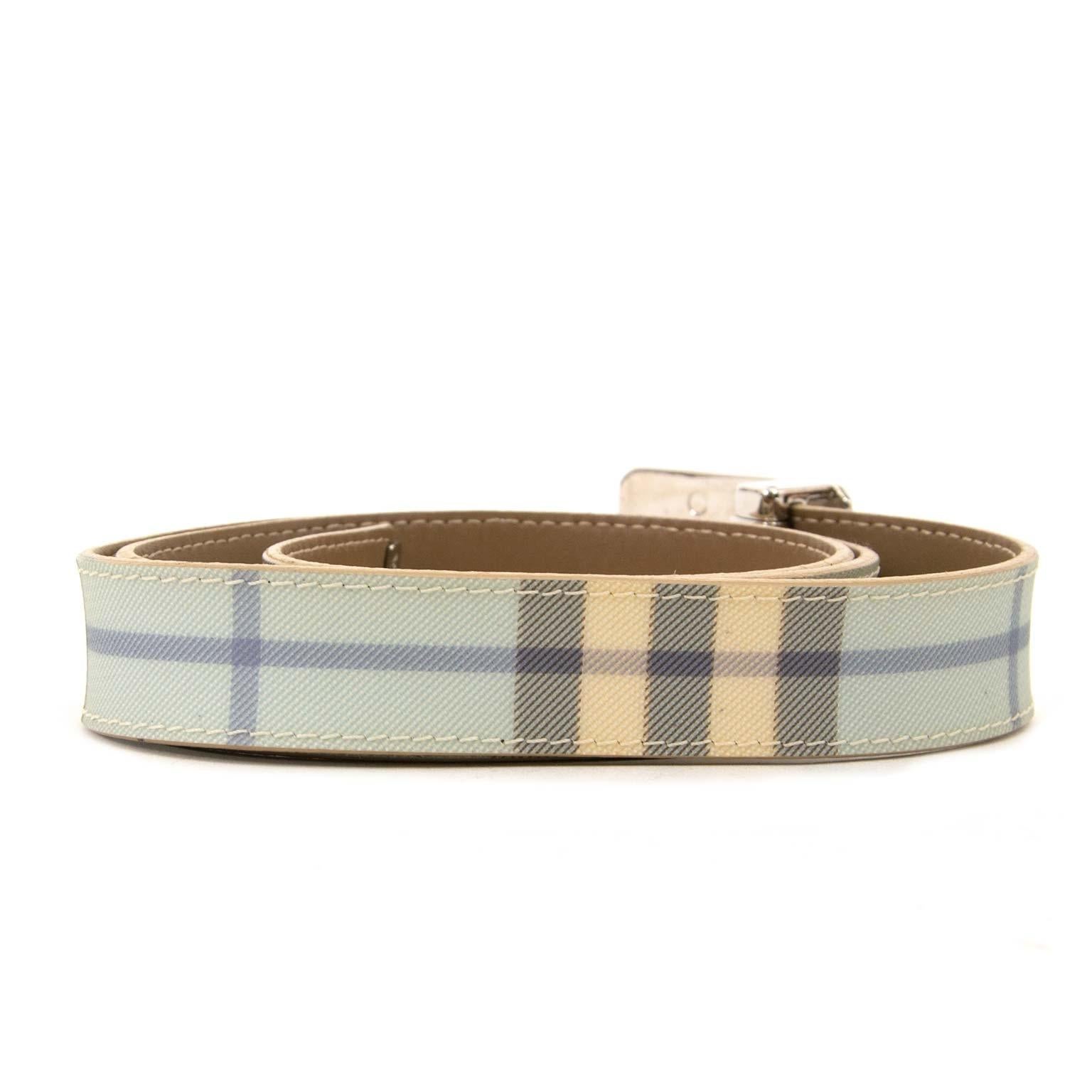 Good preloved condition

Burberry Light Blue Belt - Size 90

This belt by Burberry features its iconic checked pattern and a silver buckle. 
Wear this belt to give an elegant look to your daily outfit.