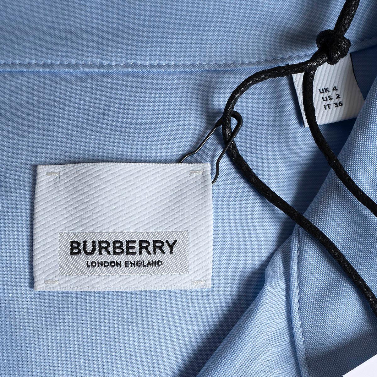 BURBERRY Hellblaues & weißes Baumwollkleid 2022 MAISY LOGO BELTED SHIRT Kleid aus Baumwolle 4 XXS im Angebot 2