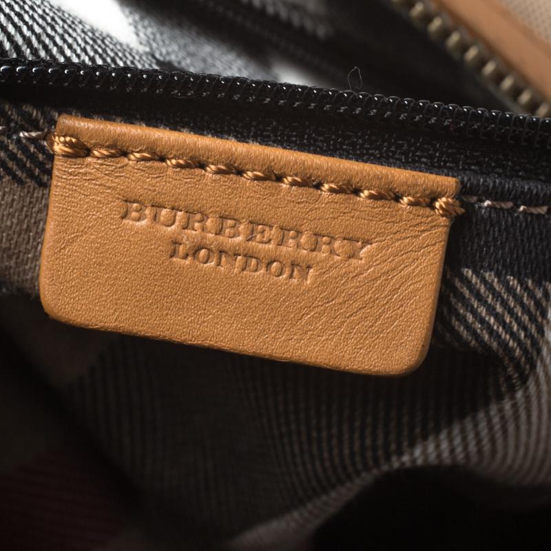 Burberry Light Brown Canvas and Leather Duffle Bag In Good Condition In Dubai, Al Qouz 2