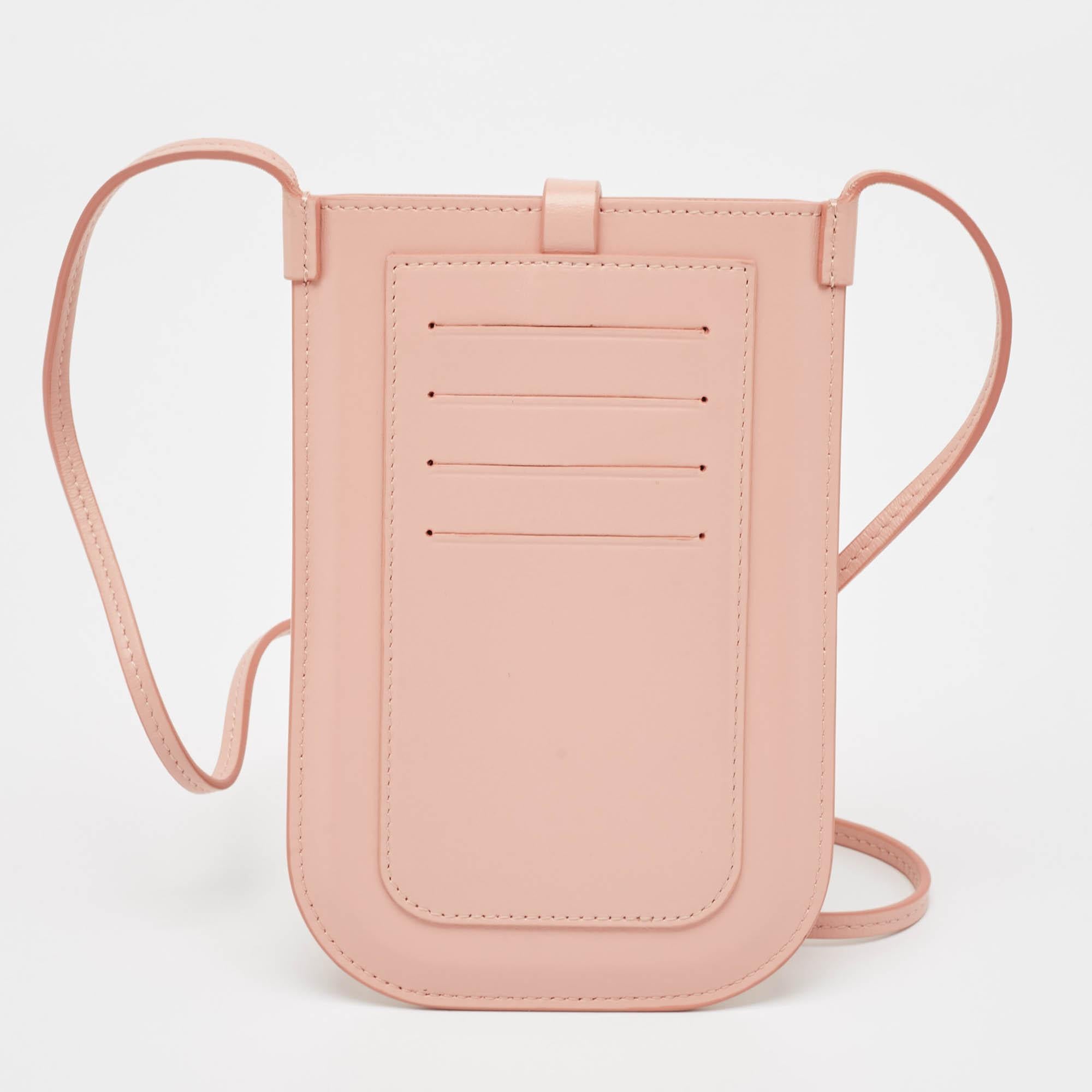 Burberry Light Leather Anne Phone Crossbody Bag In Good Condition In Dubai, Al Qouz 2