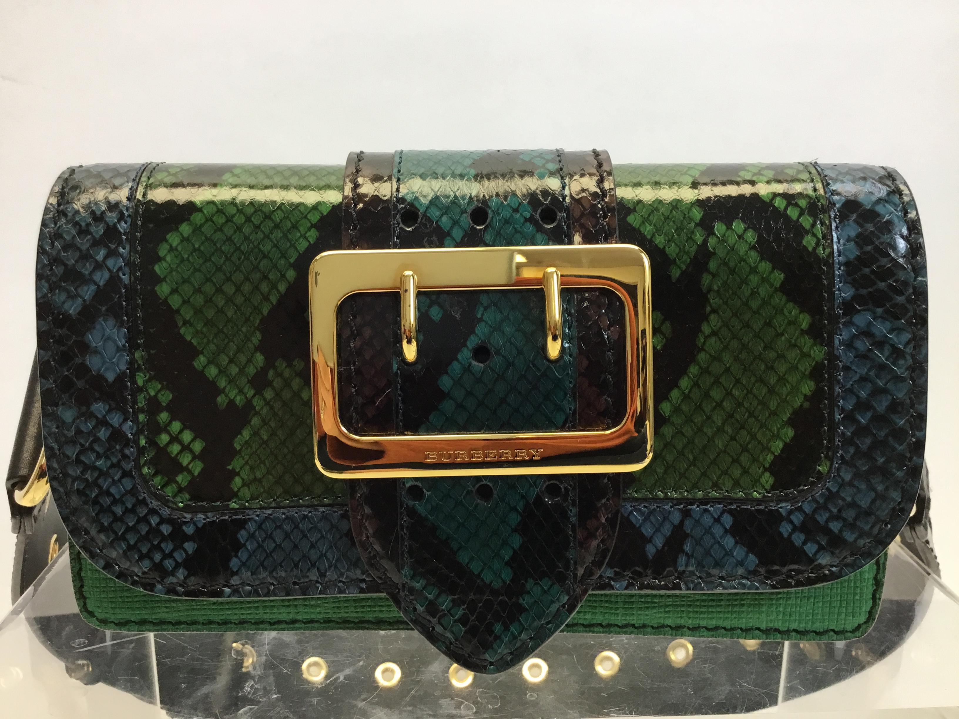 Burberry Limited Edition Snakeskin Bag with Two Straps NWT
$1799
Snakeskin
Leather interior
7.5” x 4.5” x 2.5”