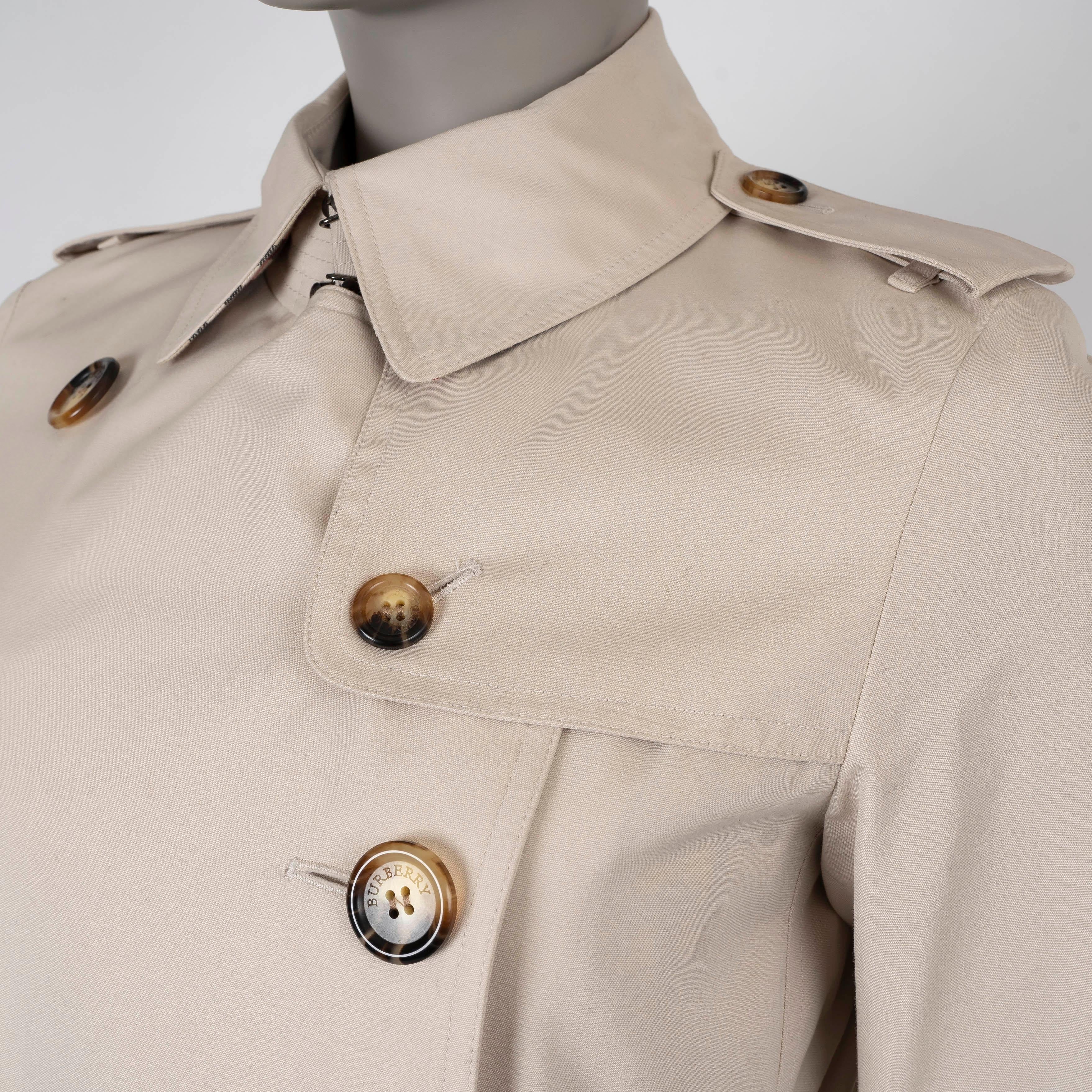 Burberry London in cotone beige GABERDINE SHORT TRENCH Cappotto Giacca XS in vendita 1