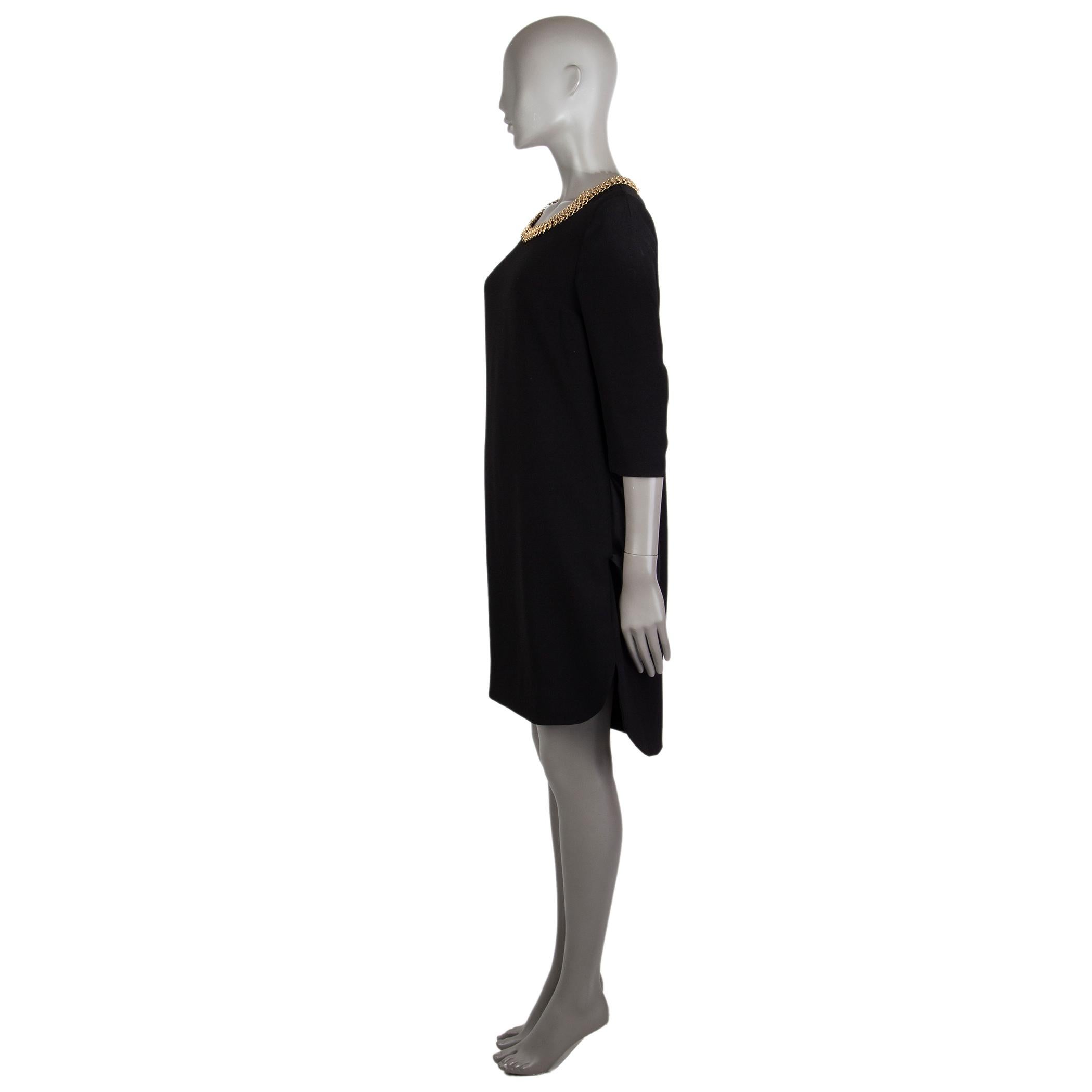 100% authentic Burberry 3/4-sleeve shift dress in black acetate (78%) and polyester (22%) with a gold chain detail round neck. Closes on the back with a concealed zipper. Has side pockets. Lined in silk (93%) and elastane (7%). Brand new.