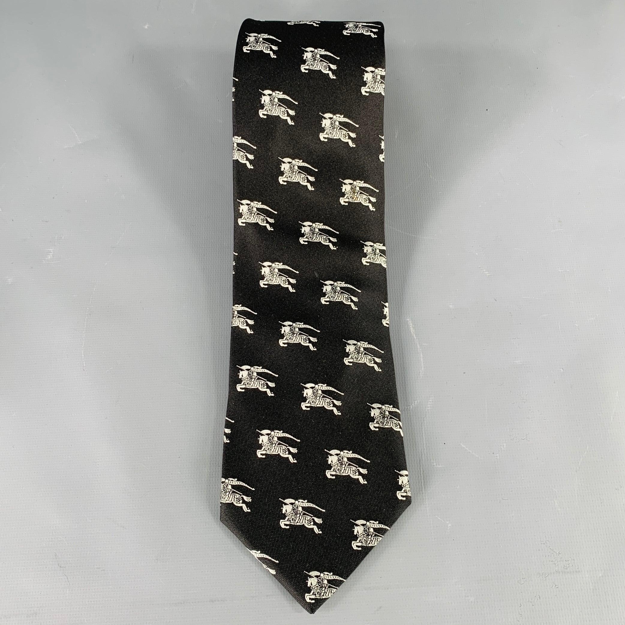 BURBERRY LONDON Black White Logo Silk Tie In Excellent Condition In San Francisco, CA