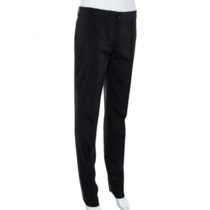 This pair of trousers from the house of Burberry London is well-tailored from a wool blend and just right for a formal setting. The pants come in a black hue and can be paired with blazers and shirts.