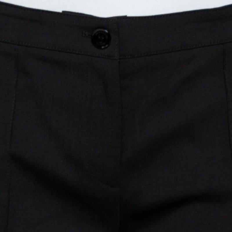 How smart and stylish do these tailored trousers from Burberry London look! The black trousers are made of a wool blend and feature a simple structured silhouette. They come equipped with a zip fastening. Pair them with silk blouses and pumps for
