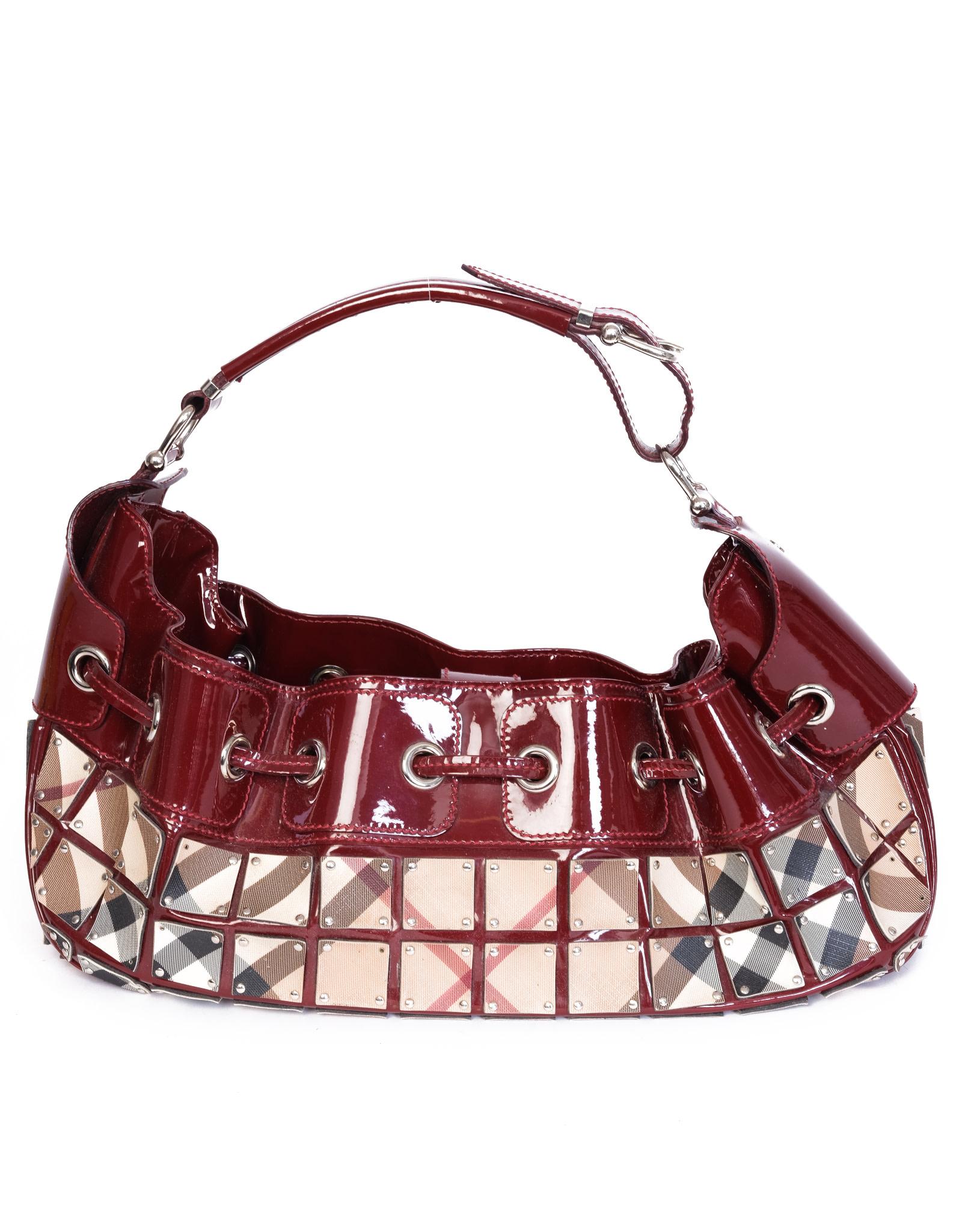 The Warrior shoulder bag features a panelled nova check body, an adjustable flat strap, a drawstring closure & an interior slip compartment. Burgundy Patent leather.	

COLOR: Burgundy (nova)
ITEM CODE: ITEFFSRL314FIR
MATERIAL: Leather & coated