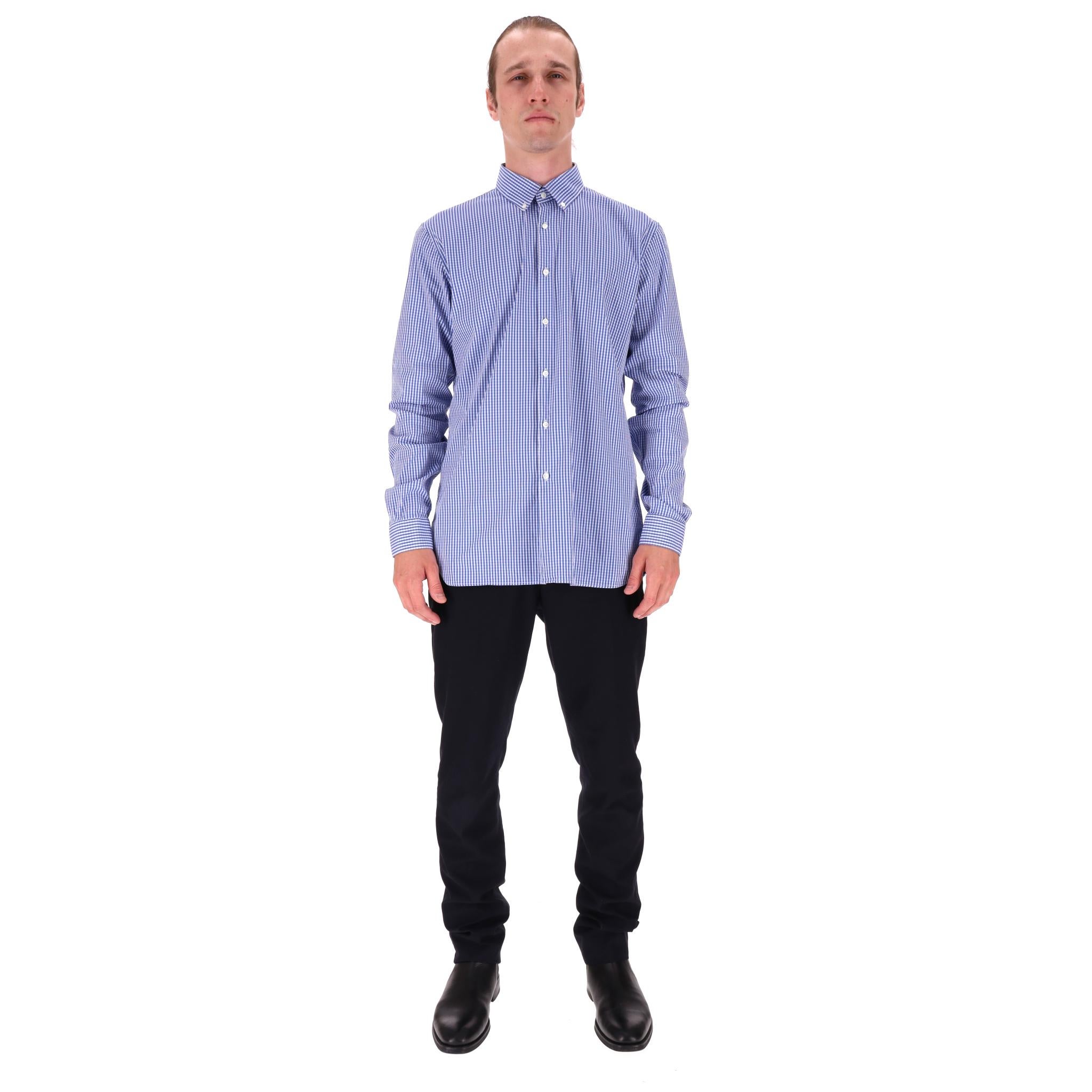 Camicia in cotone a quadri Burberry London

Camicia blu in cotone con motivo a quadri in percalle.

Vestibilità slim con colletto classico, chiusura centrale con bottoni e polsini abbottonati.

Prezzo di listino circa 450 euro

Taglia -