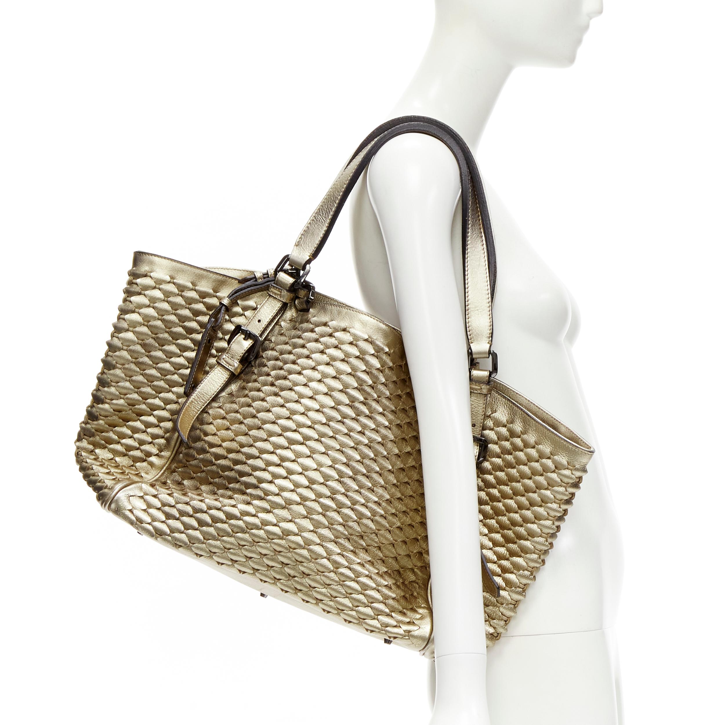 BURBERRY LONDON gold woven textured leather belted large top handle tote bag
Reference: YNWG/A00172
Brand: Burberry
Designer: Christopher Bailey
Material: Leather
Color: Gold
Pattern: Solid
Closure: Belt
Lining: Black Fabric
Extra Details: Inside