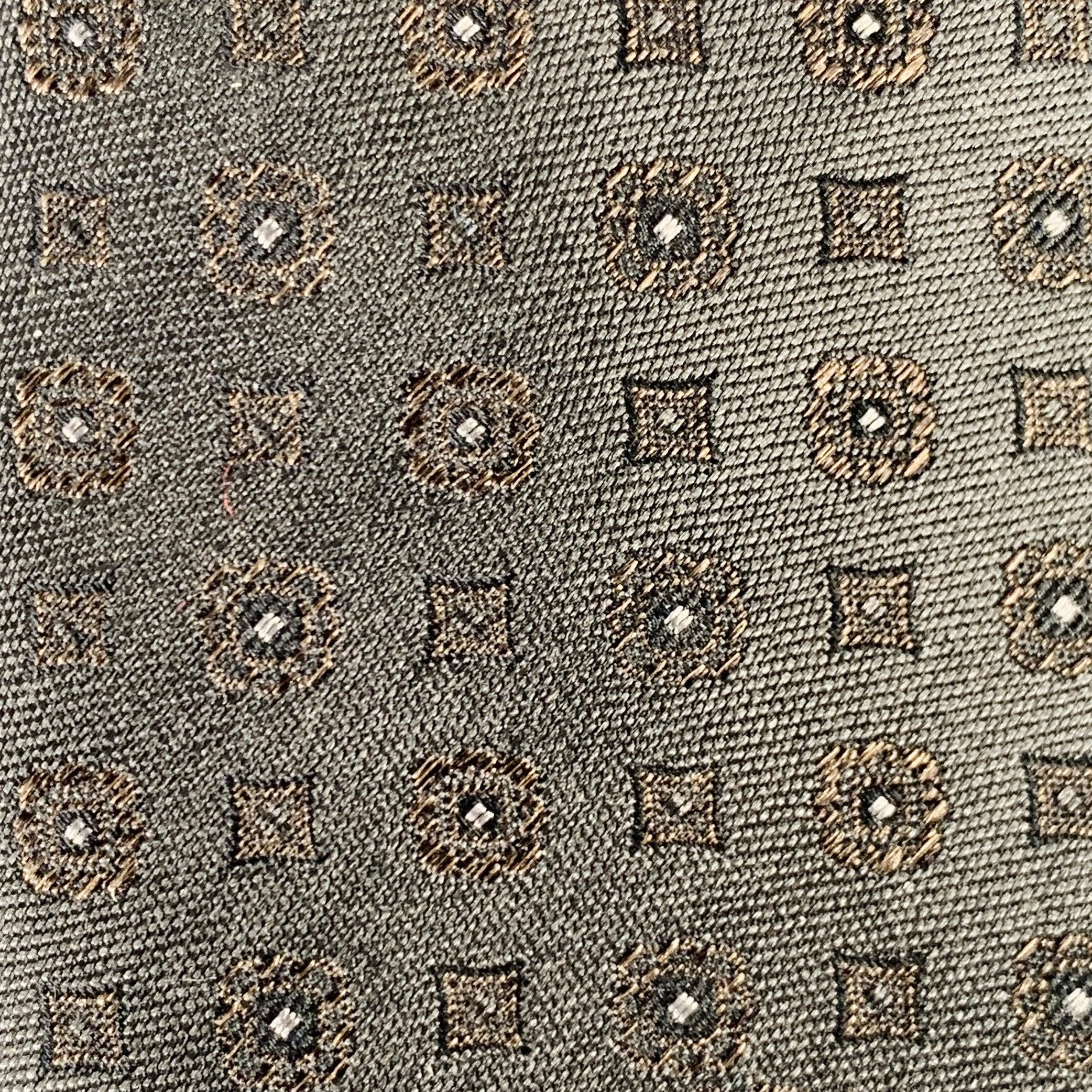 BURBERRY LONDON necktie
in a grey silk twill featuring a dots pattern and narrow style. Made in Italy.Very Good Pre-Owned Condition. Minor snagging.Width: 2.25 inches Length: 60.5 inches 
  
  
 
Sui Generis Reference: 136444
Category: Tie
More