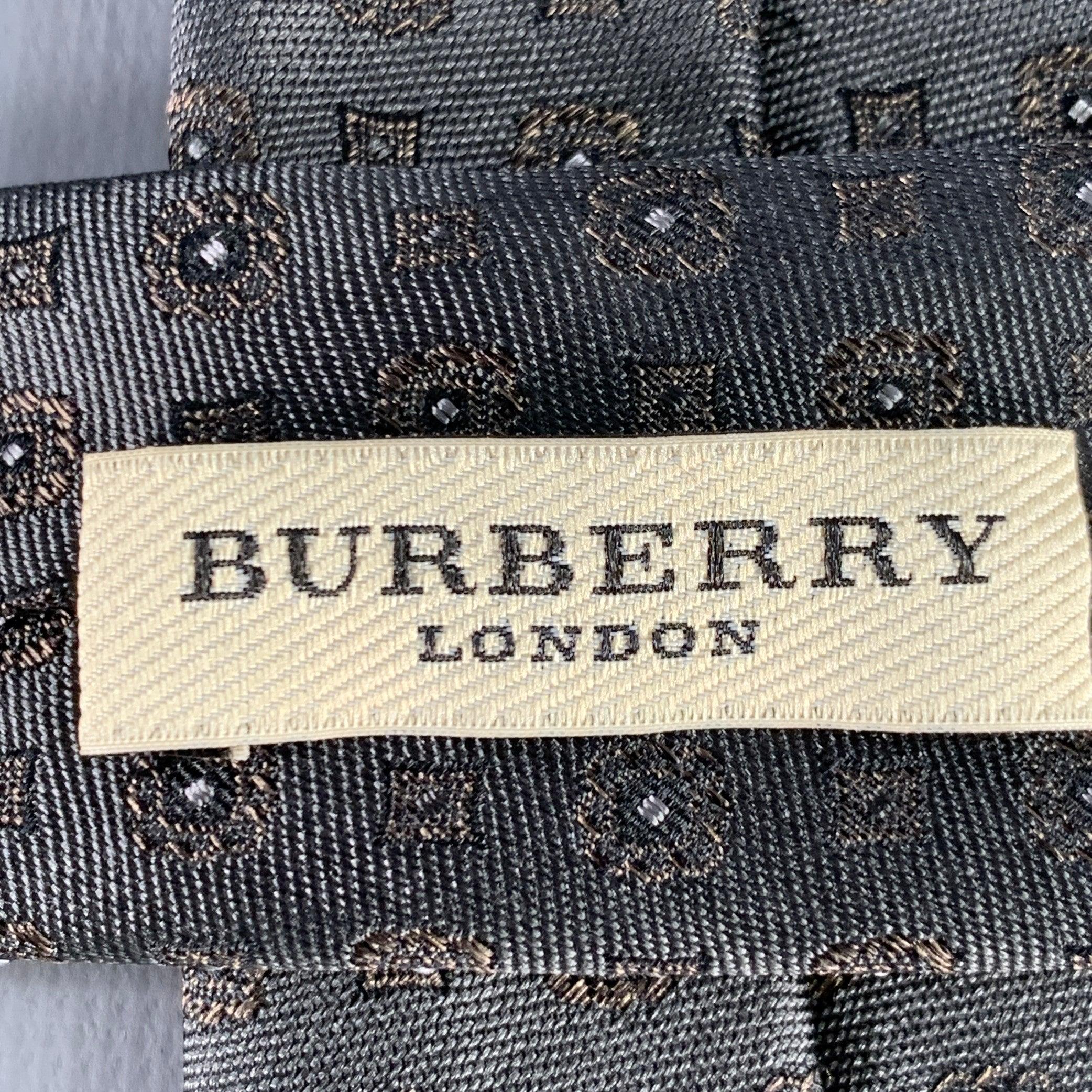 BURBERRY LONDON Grey Dots Silk Twill Tie In Good Condition For Sale In San Francisco, CA