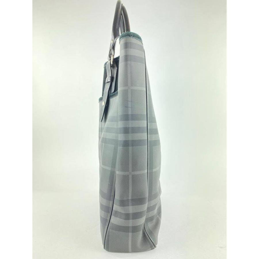 Burberry London Grey Nova Check Smoke Shopper Tote Bag 7BURS127 In Good Condition For Sale In Dix hills, NY