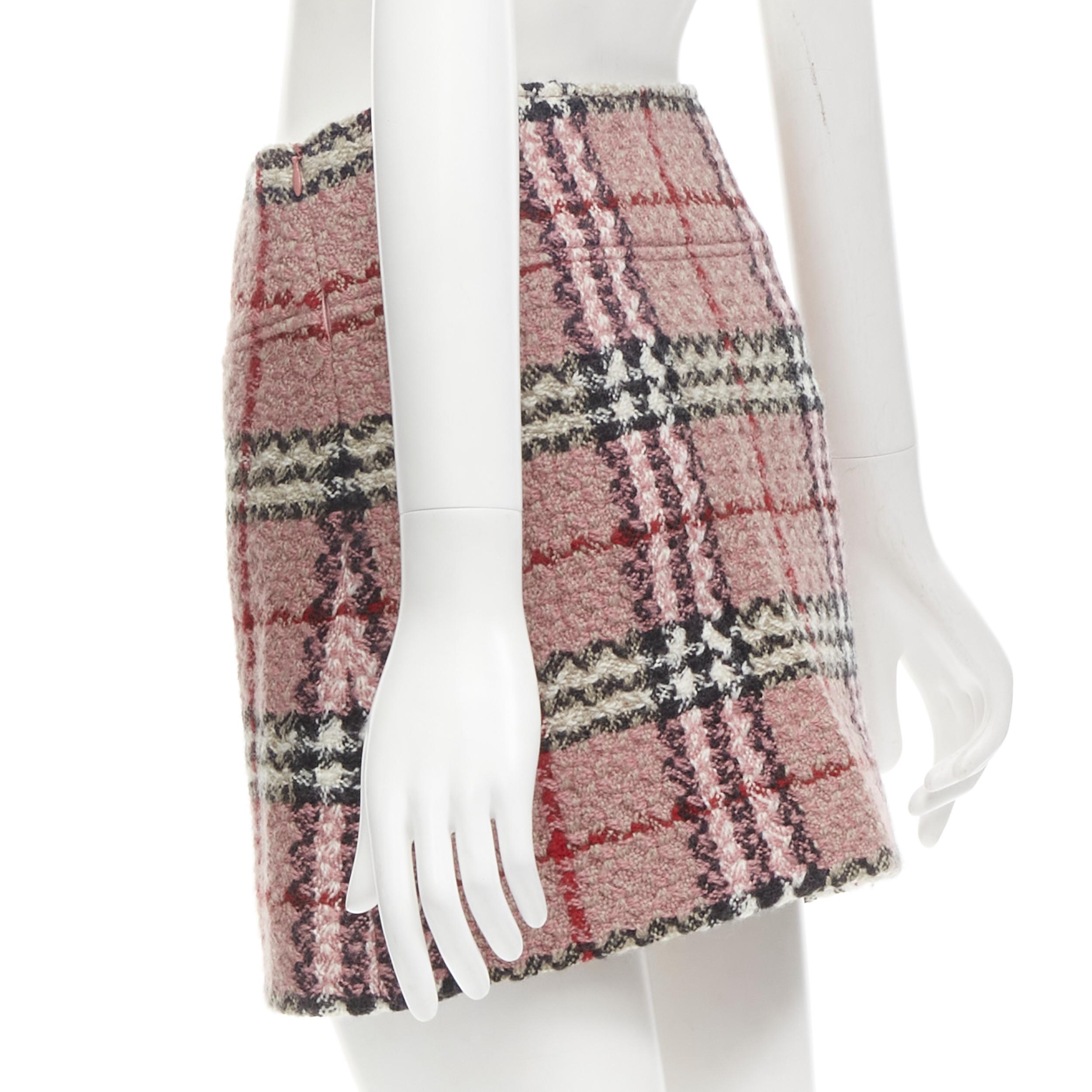 BURBERRY LONDON House - Mini jupe en tweed bouclé rose à carreaux Y2K UK8 US4 S en vente 1