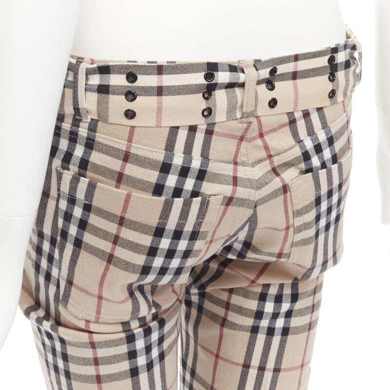 BURBERRY LONDON House Karierte braune Hose mit Gürtelausschnitt UK6 US4 S
Referenz: ANWU/A00996
Marke: Burberry
Designer: Christopher Bailey
MATERIAL: Baumwolle
Farbe: Braun
Muster: Kariert
Verschluss: Reißverschluss
Zusätzliche Details: Gürtel mit