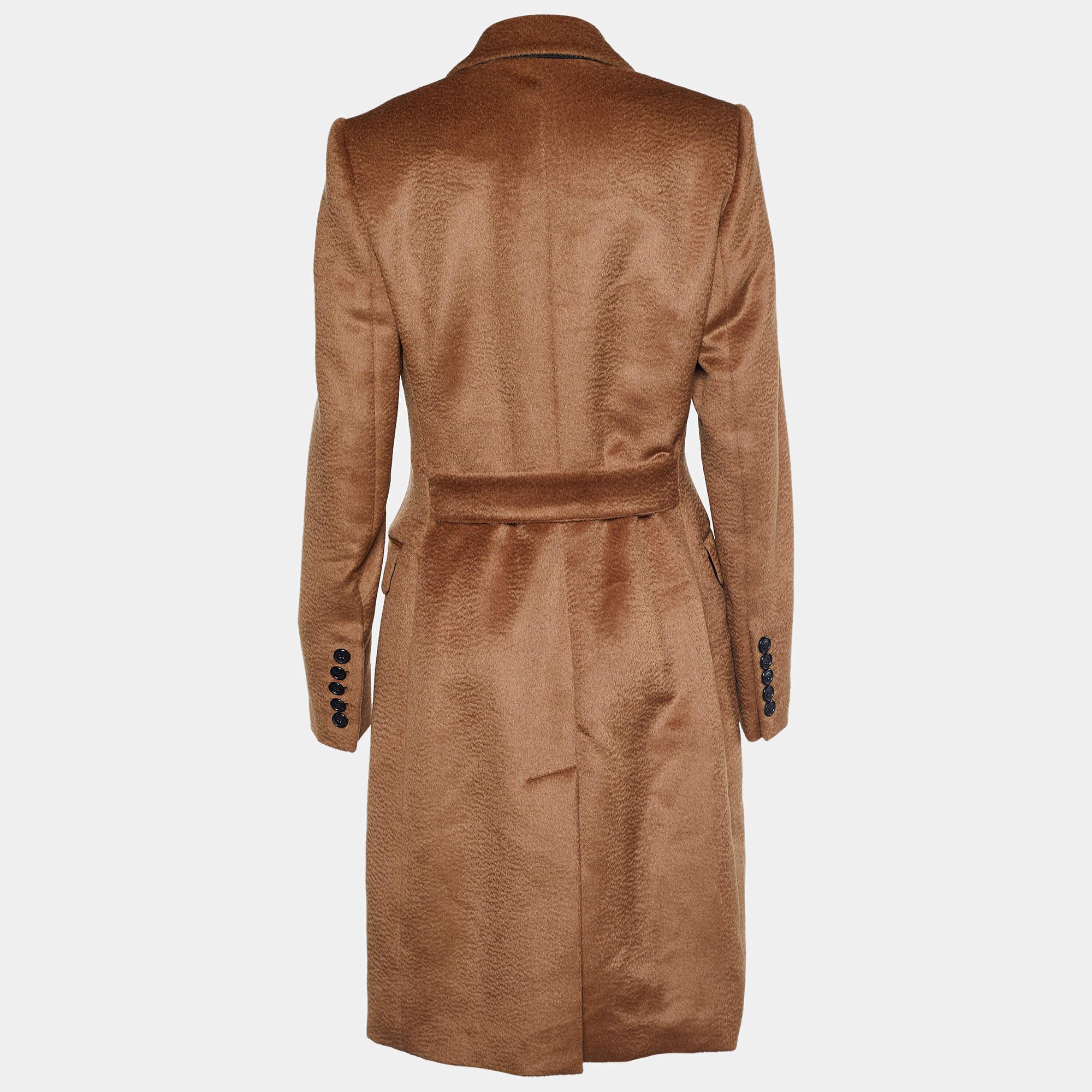 Coats like this are the epitome of functionality and luxury. Tailored into a great fit using quality fabrics, this Trench coat is highlighted with buttons and a classy hue. Wear it with your formal or dressy outfits.


