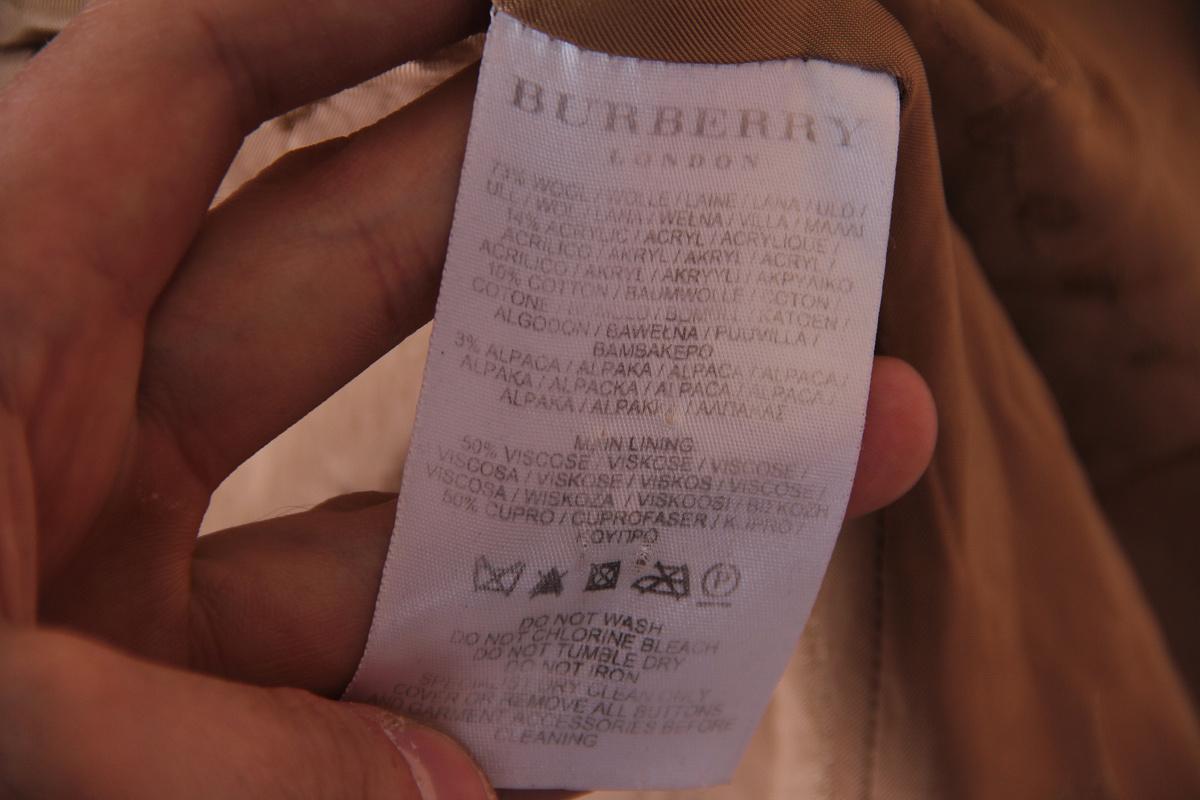 Cappotto in lana Burberry London Nova Check
taglia 44
condizioni eccellenti
composto da lana e alpaca