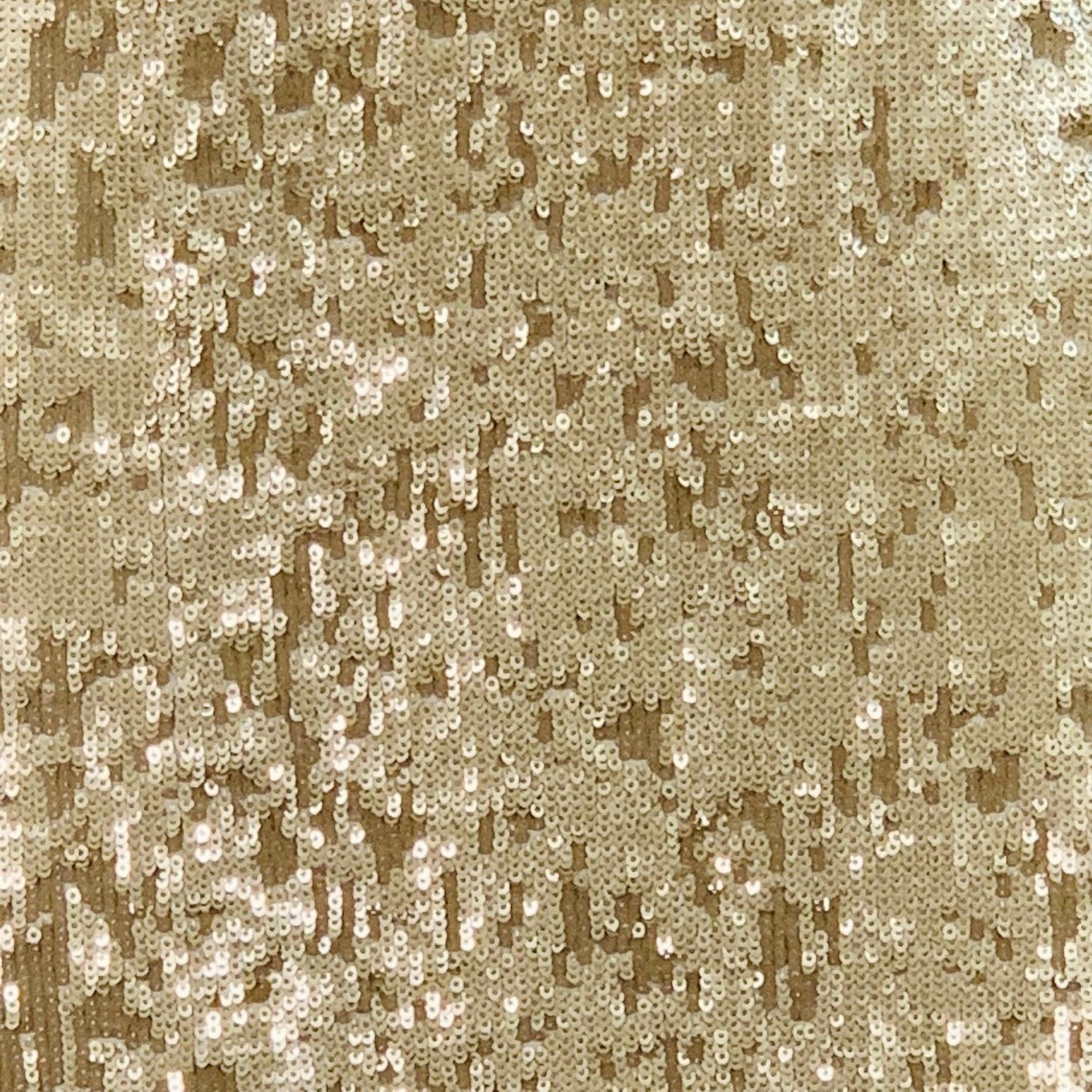 BURBERRY LONDON Cocktailkleid aus goldfarbenem Viskose-Stretch-Mischgewebe mit Paillettenbesatz, schwarzem Kontrastband an der Taille, kurzen Ärmeln, V-Ausschnitt und Reißverschluss am Rücken.Ausgezeichneter gebrauchter Zustand. 

Markiert:   IT 36