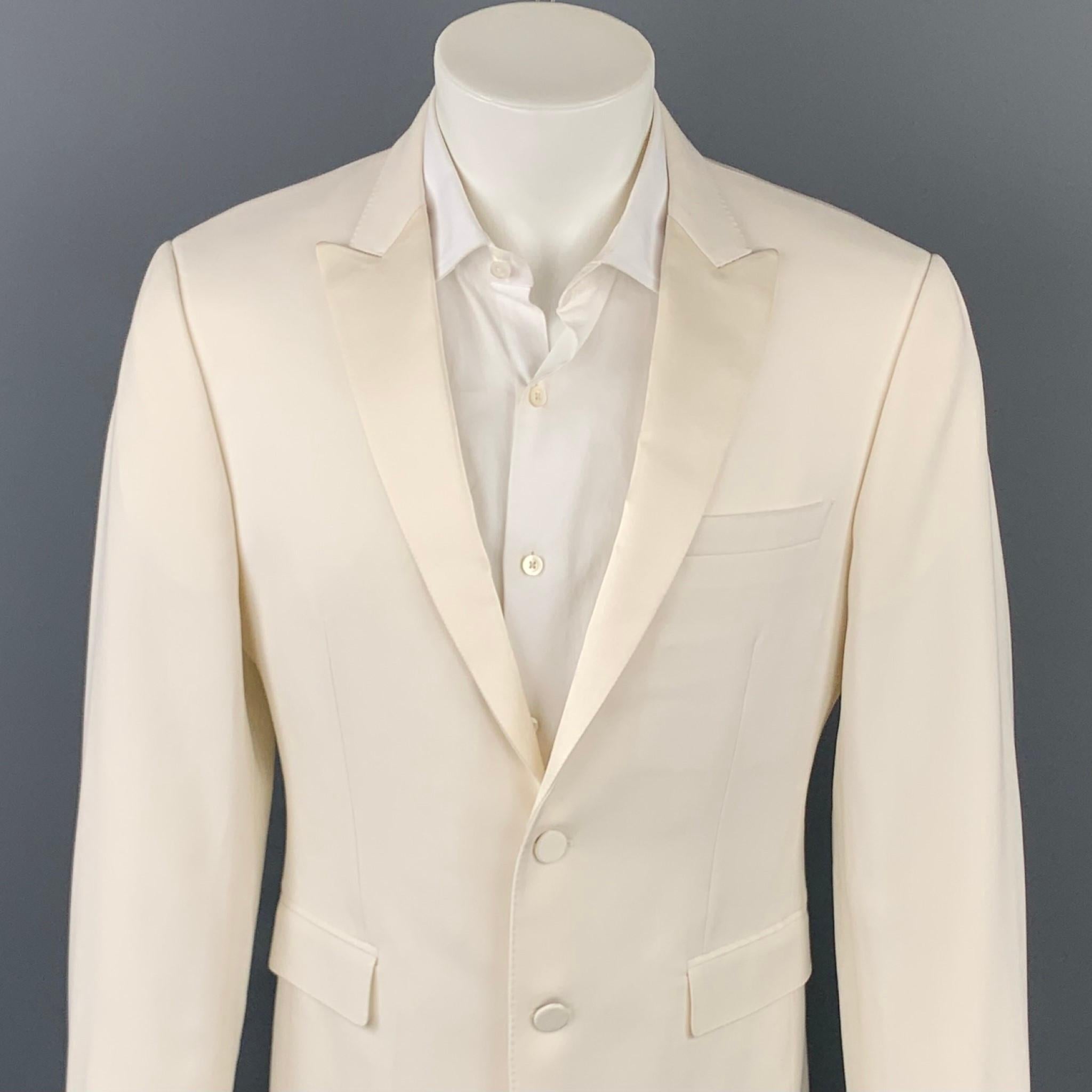 BURBERRY LONDON sport coat comes in a beige wool / mohair with a full liner featuring a peak lapel, flap pockets, and a two button closure. Made in Italy. 

Very Good Pre-Owned Condition.
Marked: 50

Measurements:

Shoulder: 18 in.
Chest: 40