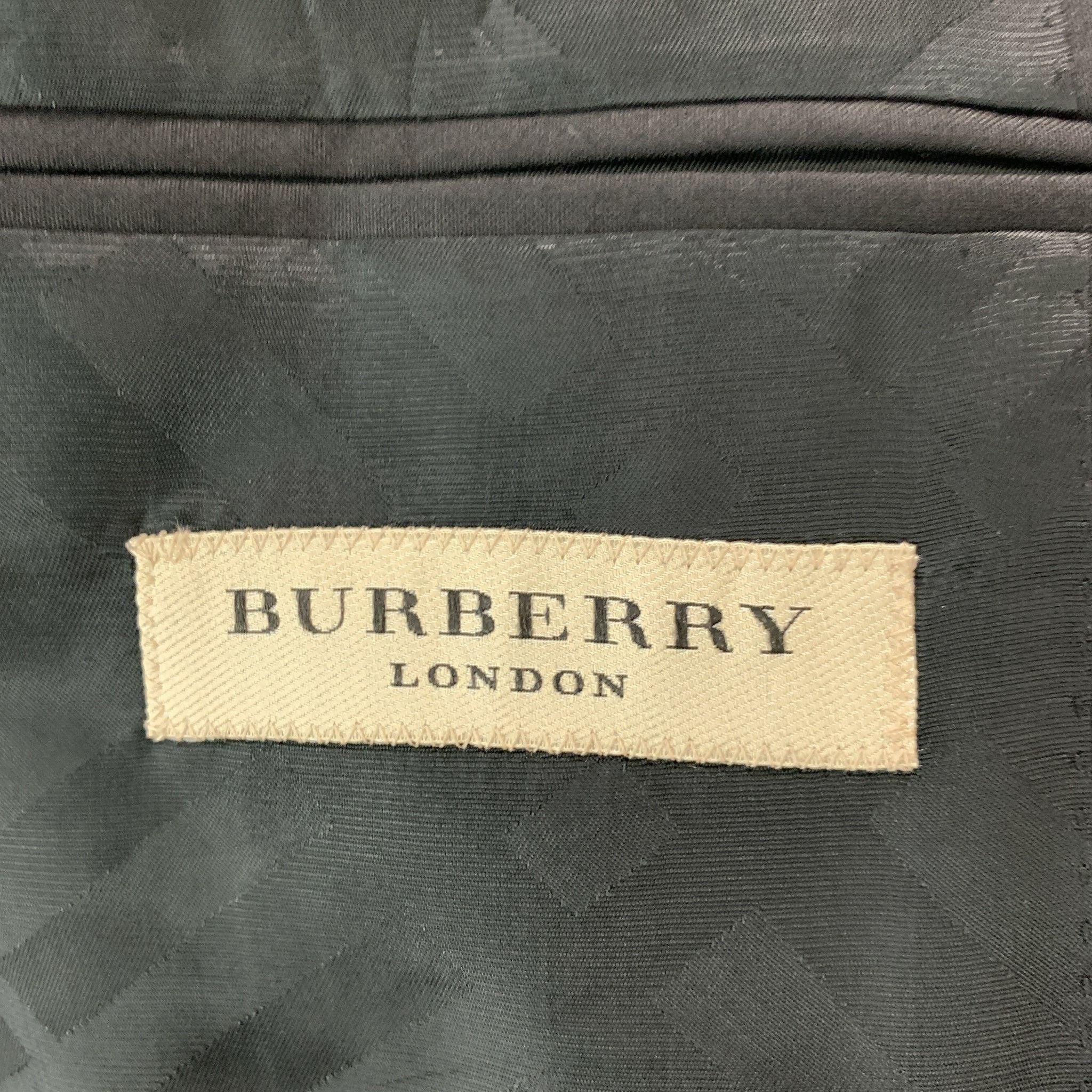BURBERRY LONDON Size 42 Short Black Solid Wool Notch Lapel Sport Coat For Sale 2