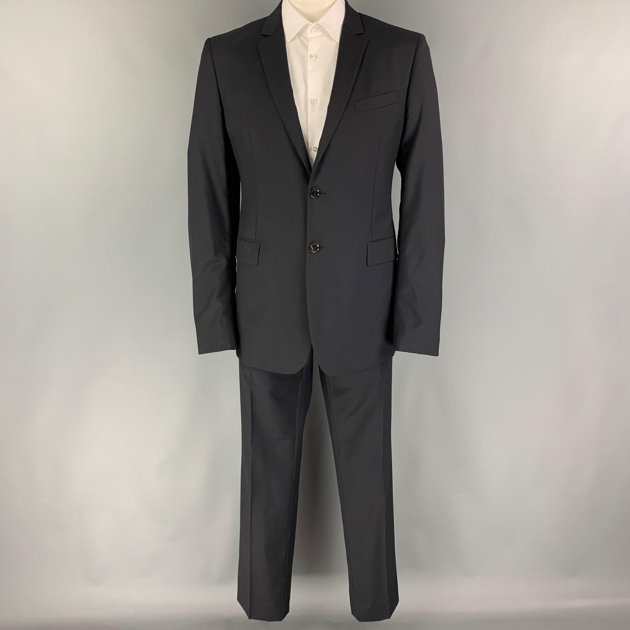 BURBERRY LONDON
suit comes in a navy wool with a full liner and includes a single breasted, double button sport coat with a notch lapel and matching flat front trousers. Made in Italy. Excellent Pre-Owned Condition. 

Marked:   Marked IT 56 but fits