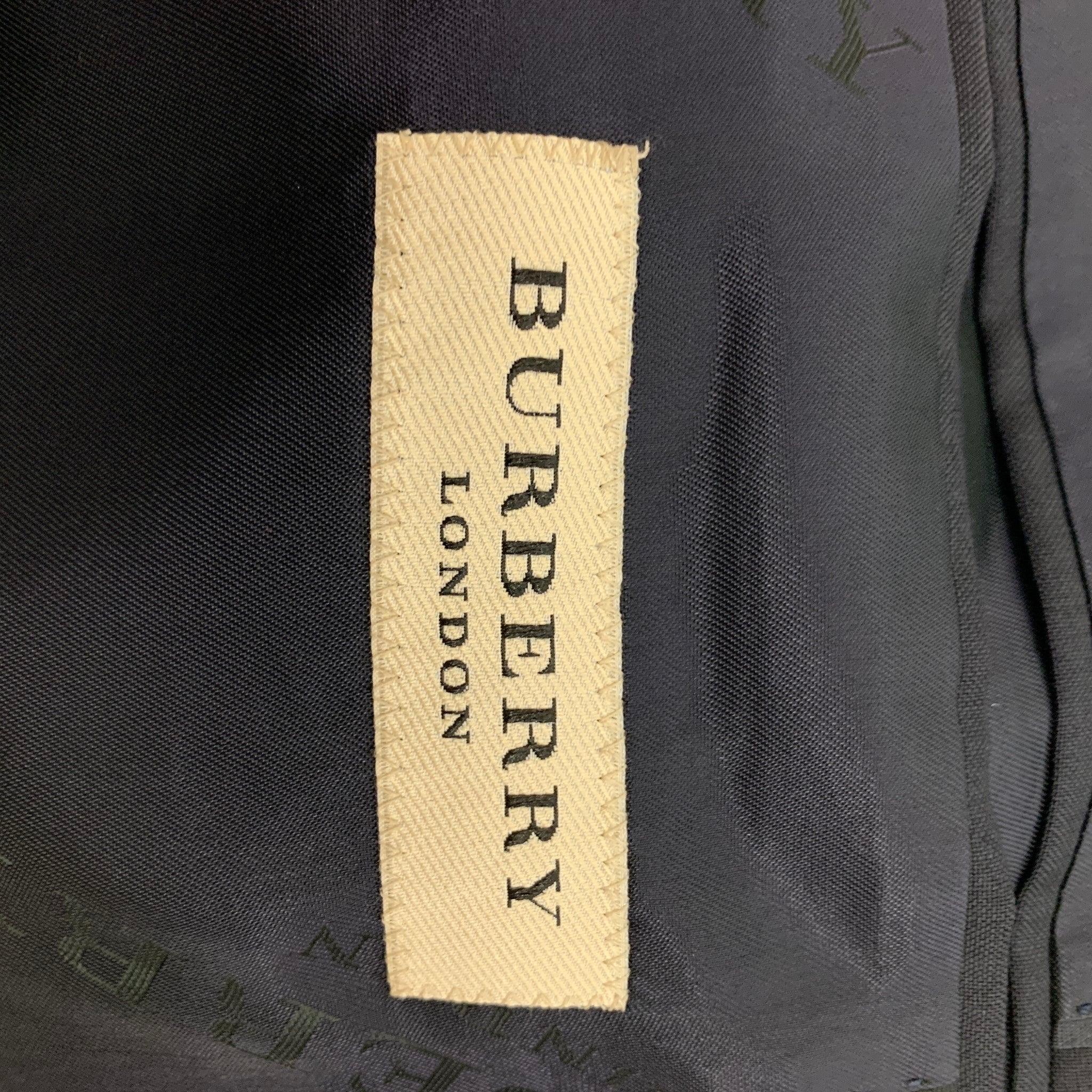 BURBERRY LONDON Size 46 Navy Wool Notch Lapel Suit For Sale 4