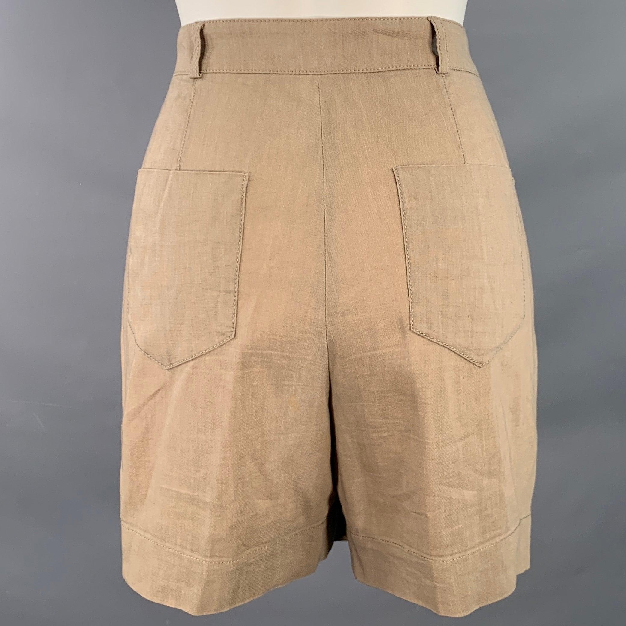 BURBERRY LONDON Shorts
aus einem braunen Woll-Leinen-Gemisch mit Plissee-Stil und Hosenschlitz mit Reißverschluss.
Made in Portugal. sehr guter gebrauchter Zustand. Leichte Pillingbildung. 

Markiert:   IT 42 

Abmessungen: 
  Taille: 32 Zoll