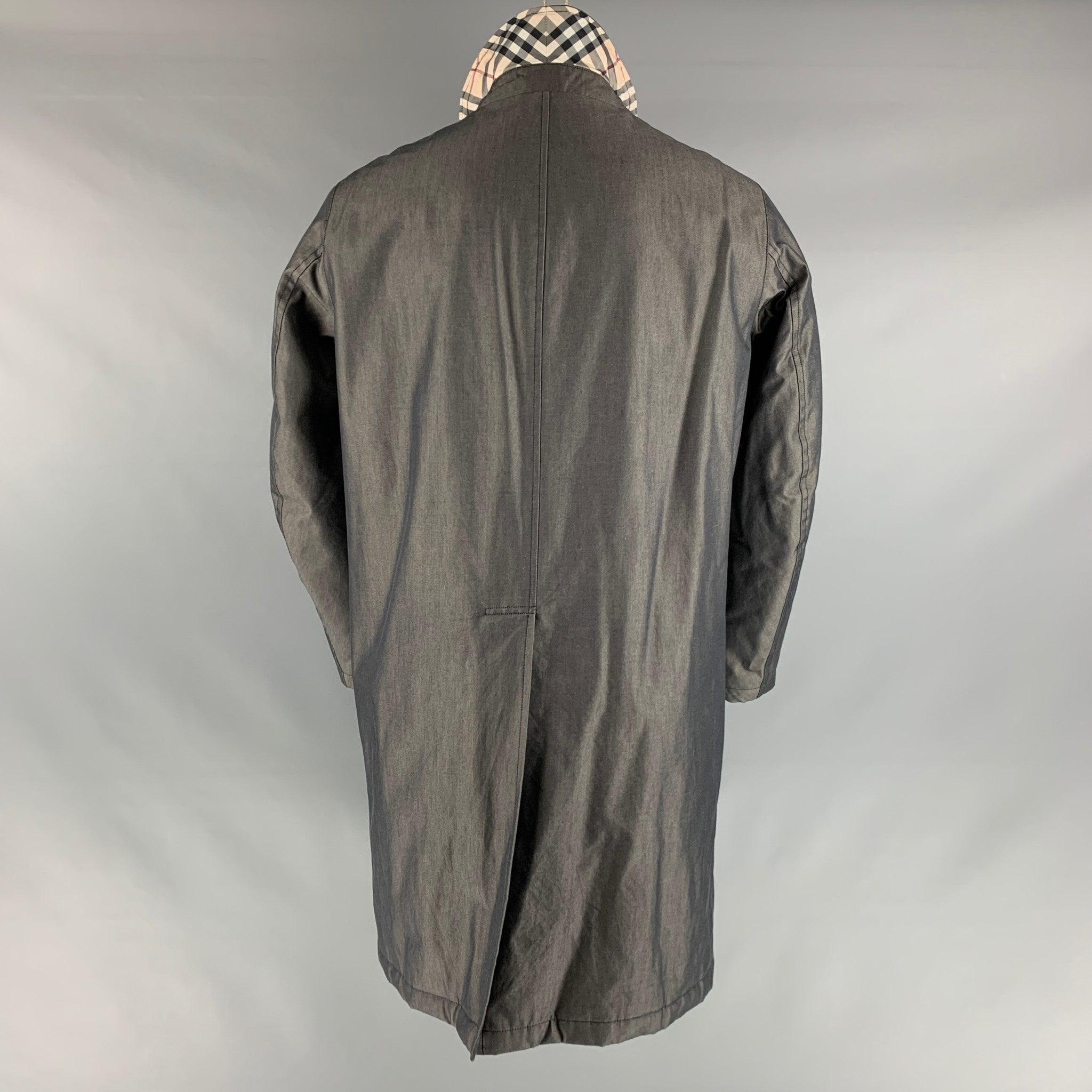 BURBERRY LONDON Size S Grey Solid Cotton Hidden Placket Coat In Good Condition For Sale In San Francisco, CA